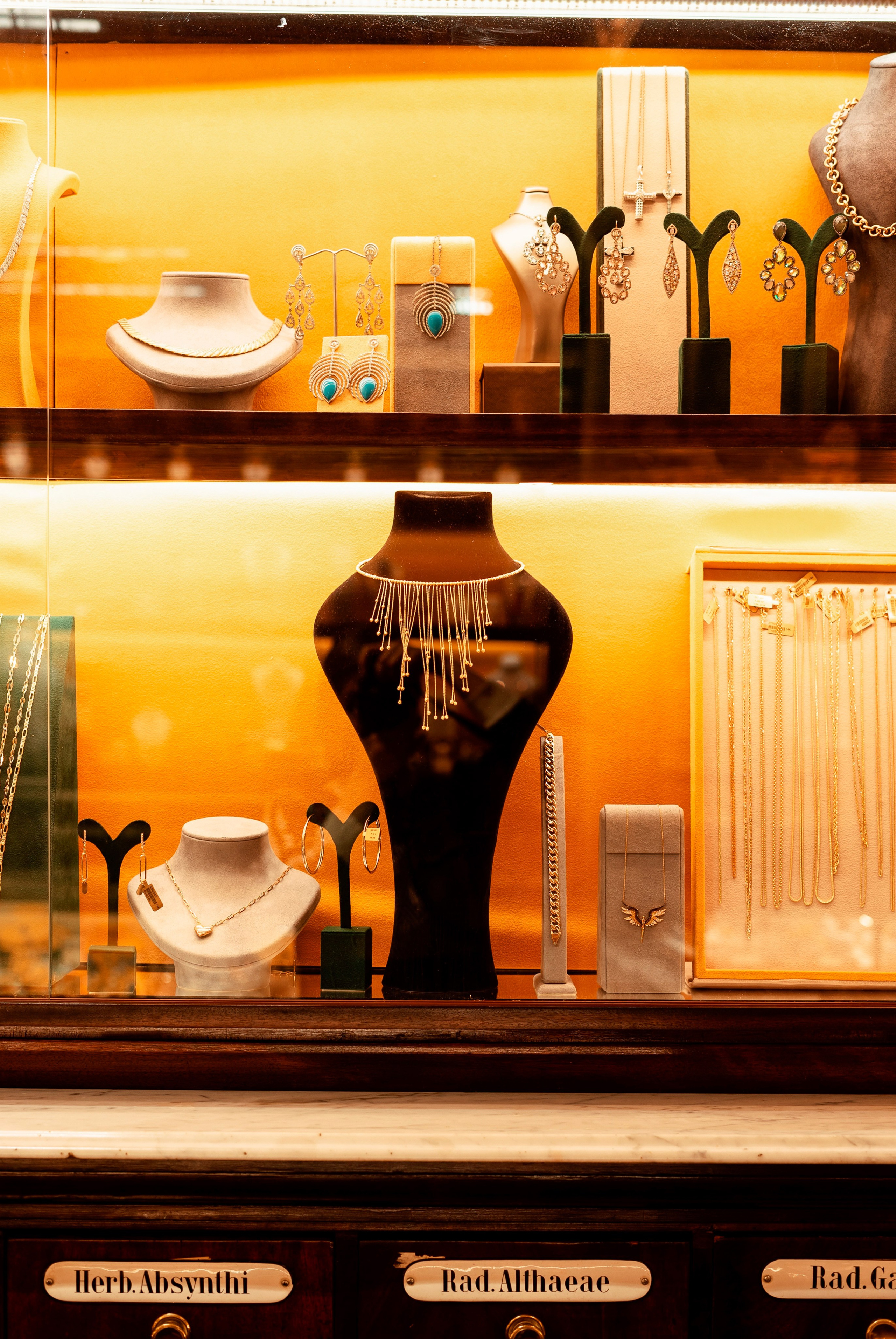 Interior photos for “Diamor Diamond”