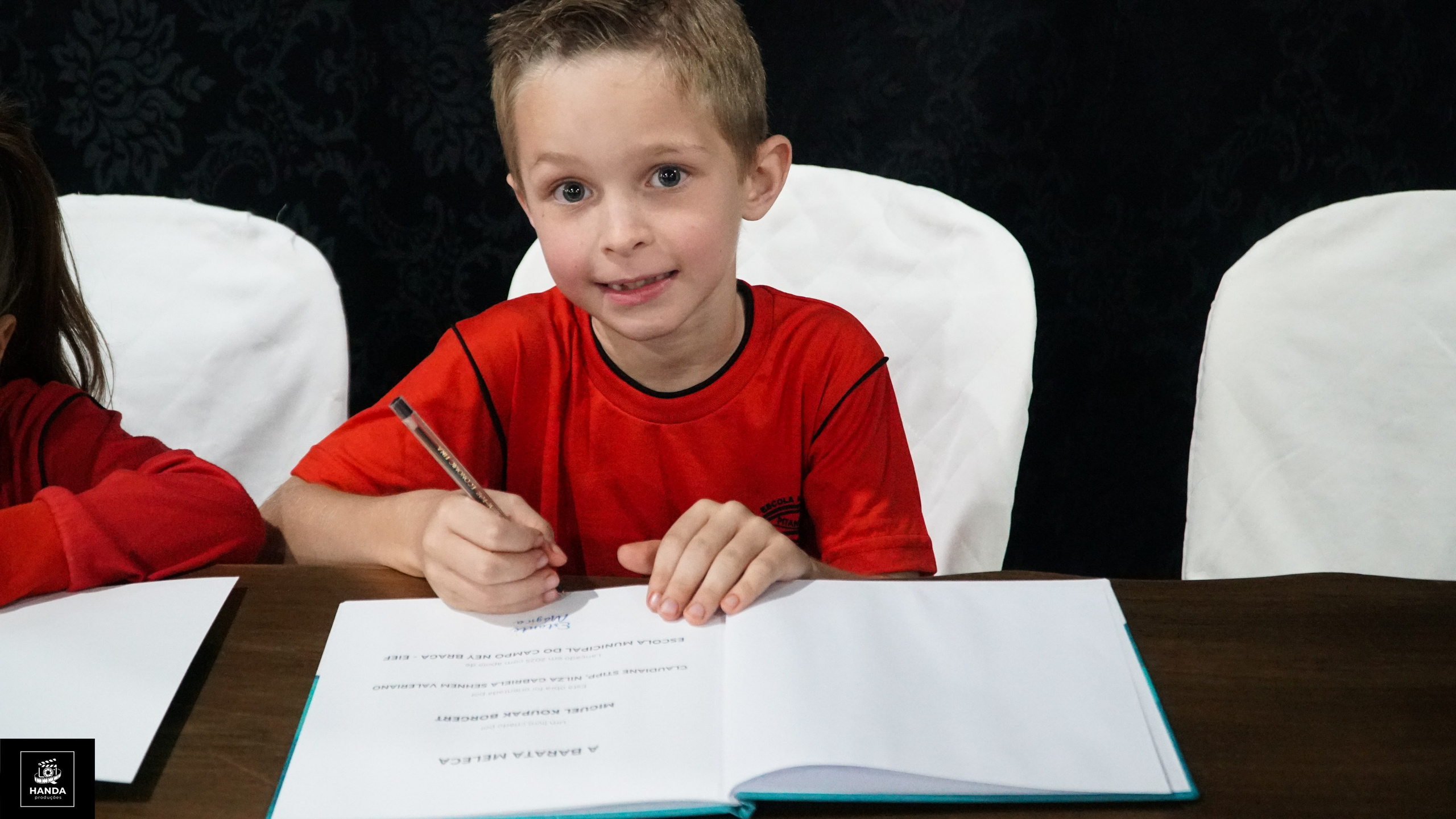 Noite autógrafos colégio Aurélio Buarque de Holanda. Handa Produções