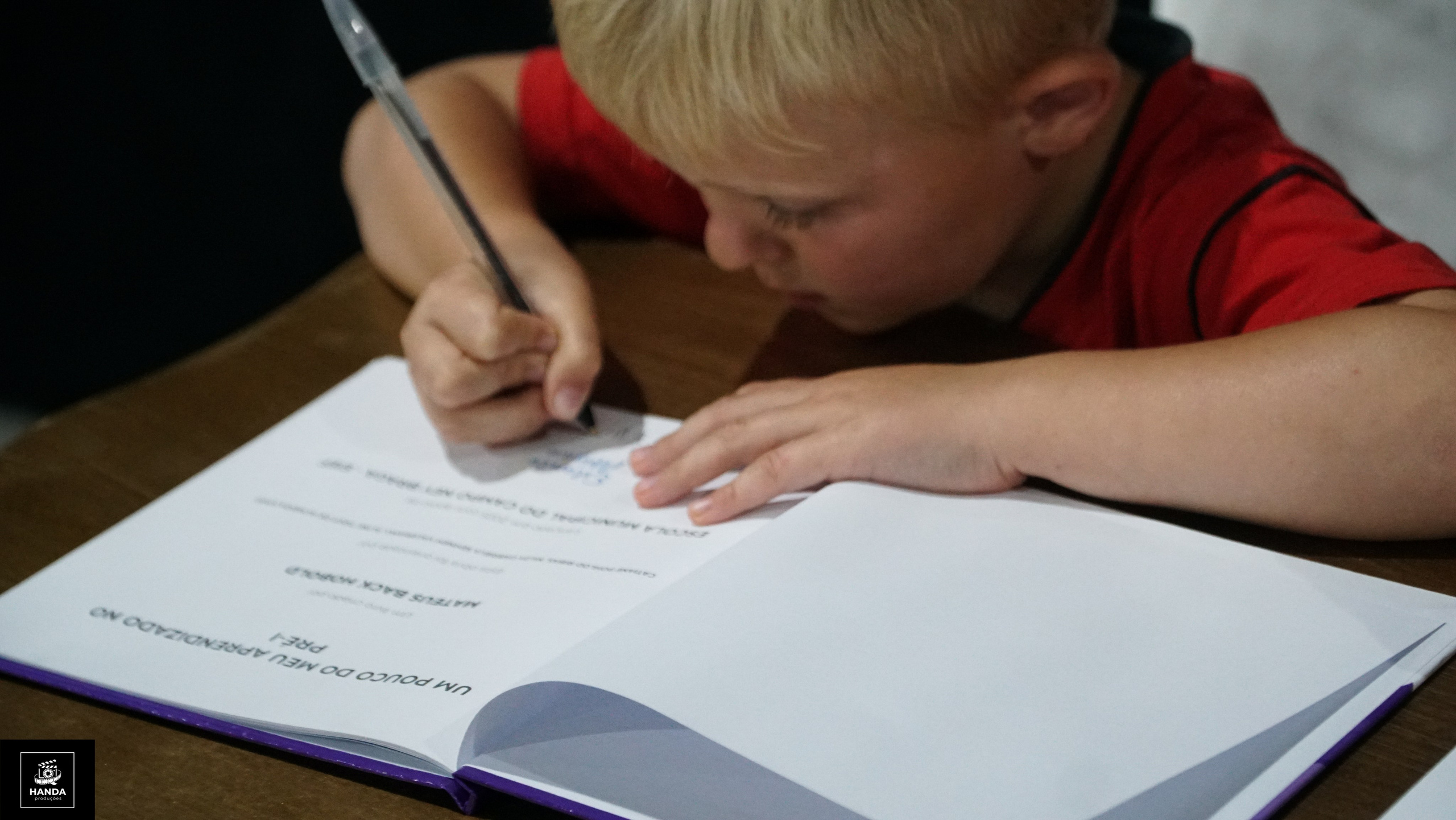 Noite autógrafos colégio Aurélio Buarque de Holanda. Handa Produções