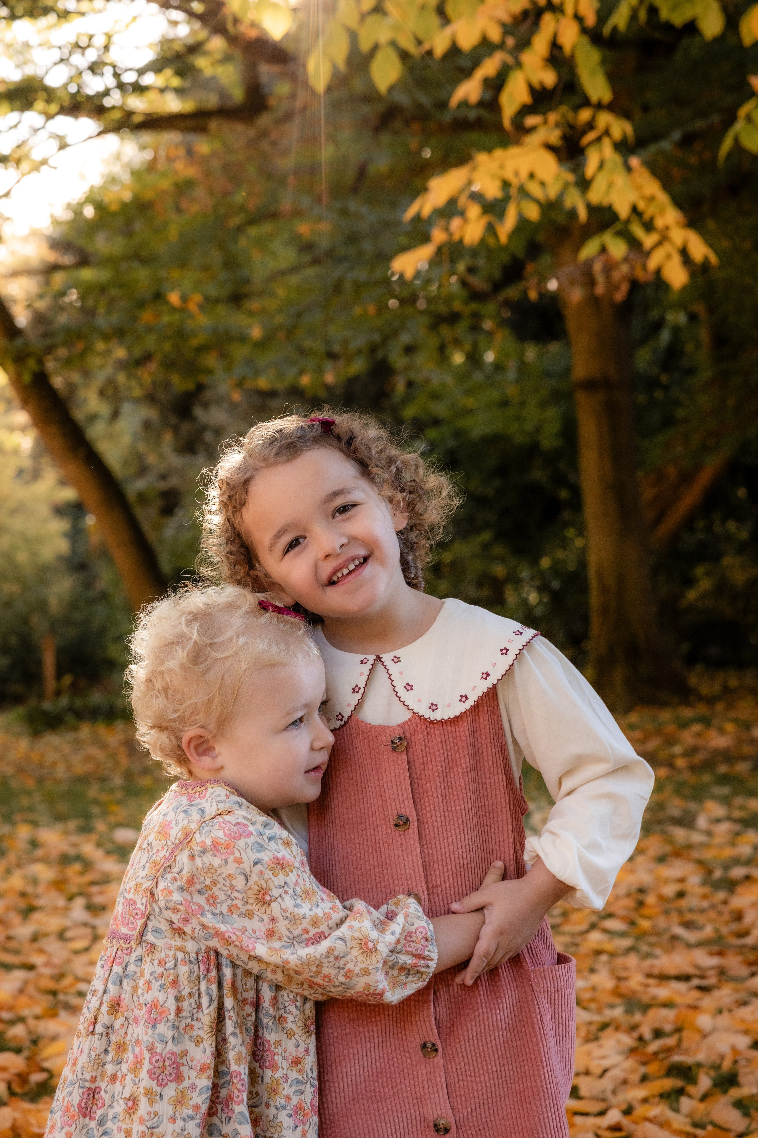 Autumn Family photoshoot in Toulouse. Jardin des Plantes. Eugénie Smirnova — your photographer in Toulouse and southwest France