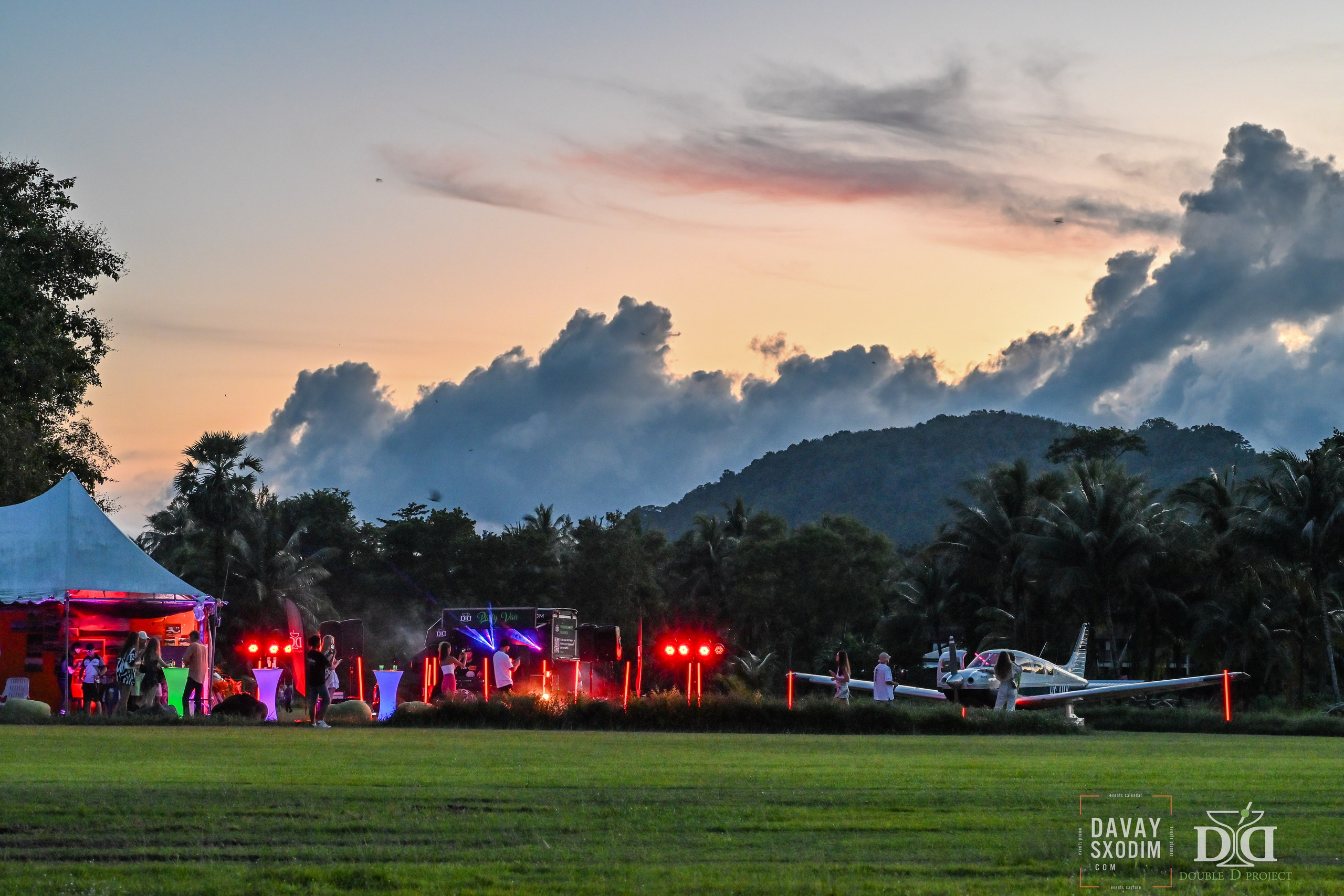 Вечеринка на аэродроме | Фоторепортаж | Афиша | DAVAYSXODIM.com PHUKET. АФИША|ФОТОРЕПОРТАЖИ|ИВЕНТЫ|ПХУКЕТ