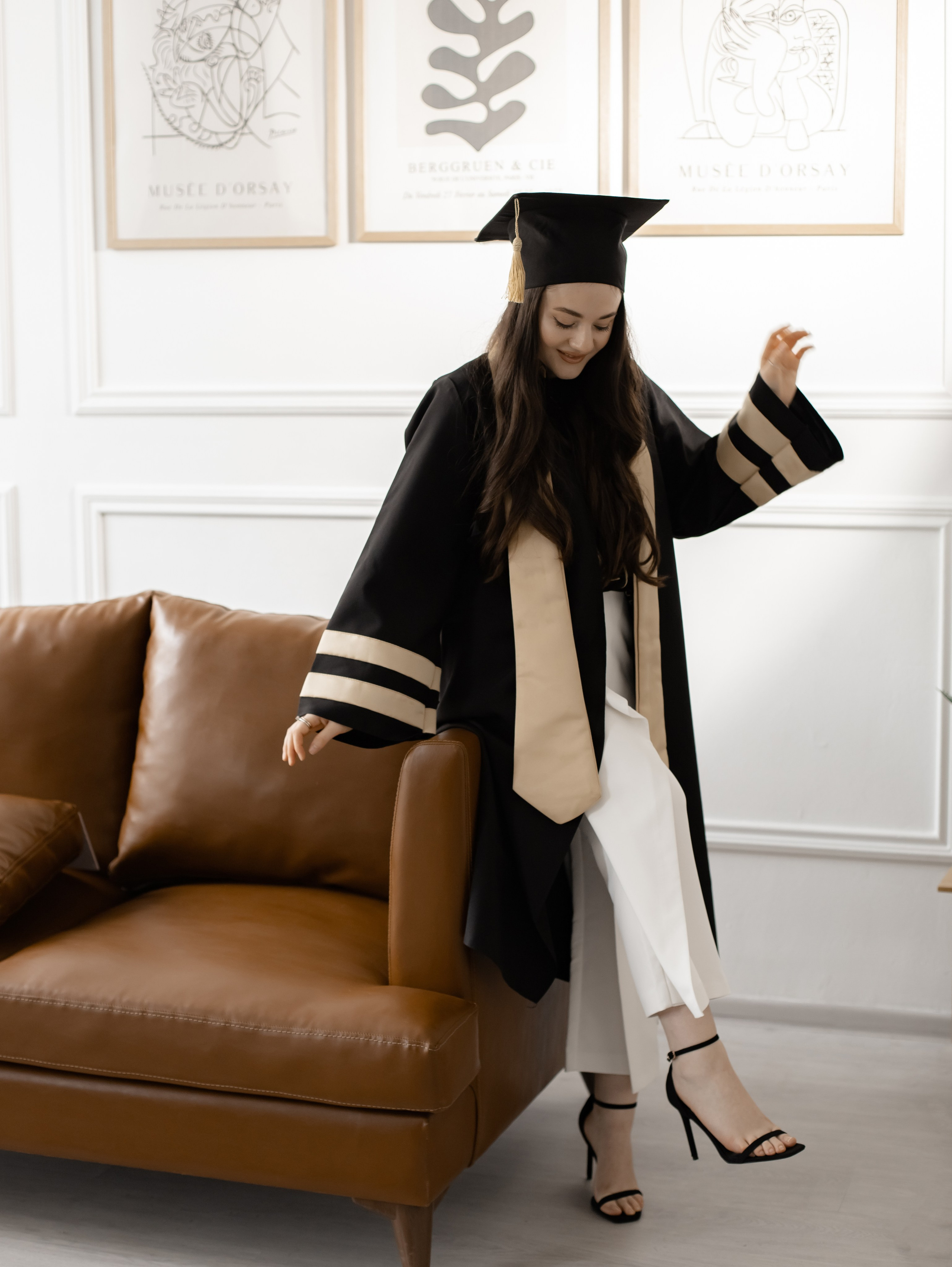 Premium mezun xalati, qara mezun geyimi, ag mezun libasi, qirmizi sarfli mezun paltari, mezun aksesuarlar, mezun papaqlari, mezun lentleri, mezun hediyyeleri, mezun fotosessiya geyimleri, mezun cekilisi ucun geyimler, mezun tedbirleri ucun aksesuarlar, mezun geyimlerinin icare ve satisi, premium mezun libaslari, mezun geyimleri online sifaris, mezun geyimleri Bakida, mezun geyimleri qiymetleri, mezun geyimleri modelleri, Mezun cekilisi, mezun fotosessiyasi, mezun cekilisi ucun geyimler, mezun mantiyasi cekilisi, mezun fotosessiya ideyalari, mezun gunu fotosessiya, mezun xatireleri, mezun papaqlari ile fotosessiya, mezun lentleri ile cekilis, ferdi mezun fotosessiyasi, qrup mezun cekilisi, mezun fotosessiya mekani, mezun ucun ideal cekilis fonlari, mezun fotosessiya aksesuarlari, mezun albomu sekilleri, mezun cekilisi poza ideyalari, universitet mezun fotosessiyasi, kollektiv mezun fotosessiyasi, mezun xalatlari ile cekilis, mezun mantiyasi fotosessiyasi, mezun geyimleri ile professional cekilis, mezun tebrik fotosessiyasi, en yeni mezun cekilis trendləri, mezun fotosessiya xidmetleri, premium mezun cekilisi, mezun cekilisi ucun dekorlar, mezun fotosessiyasi aksesuarlar, mezun gunu en gozel fotolar, mezun cekilisi fotostudiya, bakida mezun fotosessiyasi, xaricde mezun cekilisi, mezun gunune ozel cekilis,Məzun mantiyaları, eksklüziv məzun geyimləri, ağ və qara məzun libasları, məzun üçün xüsusi şarf modelləri, məzun papağı və aksesuarları, fərdi dizayn məzun geyimləri, məzun tədbiri üçün ən yaxşı seçimlər, məzun fotosessiyası üçün ideal libaslar, məzun mərasimi geyimləri, keyfiyyətli məzun mantiyası, rahat və şık məzun geyimləri, məzun üçün lent və tac modelləri, məzun simvolik medalları, icarəyə verilən məzun libasları, məzun geyimlərinin sərfəli qiymətləri, onlayn məzun geyimi sifarişi, məzun paltarı mağazası, dəbli məzun geyimləri, premium məzun mantiyalarının satışı, universitet məzunları üçün mantiyalar, kollektiv məzun geyimləri, məktəb məzunları üçün geyimlər, diplom mərasimi üçün geyimlər, fərqli rəngdə məzun libasları, ən yeni məzun geyimləri, rahat və premium məzun geyimi seçimləri, Bakıda məzun geyimi mağazası, məzun üçün ən yaxşı libaslar