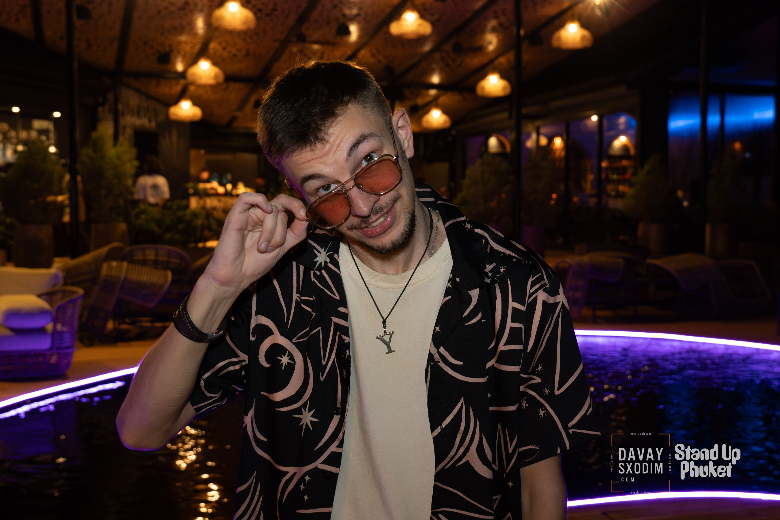 Standup Влада Лапина | Фоторепортаж | Афиша | DAVAYSXODIM.com PHUKET. АФИША|ФОТОРЕПОРТАЖИ|ИВЕНТЫ|ПХУКЕТ