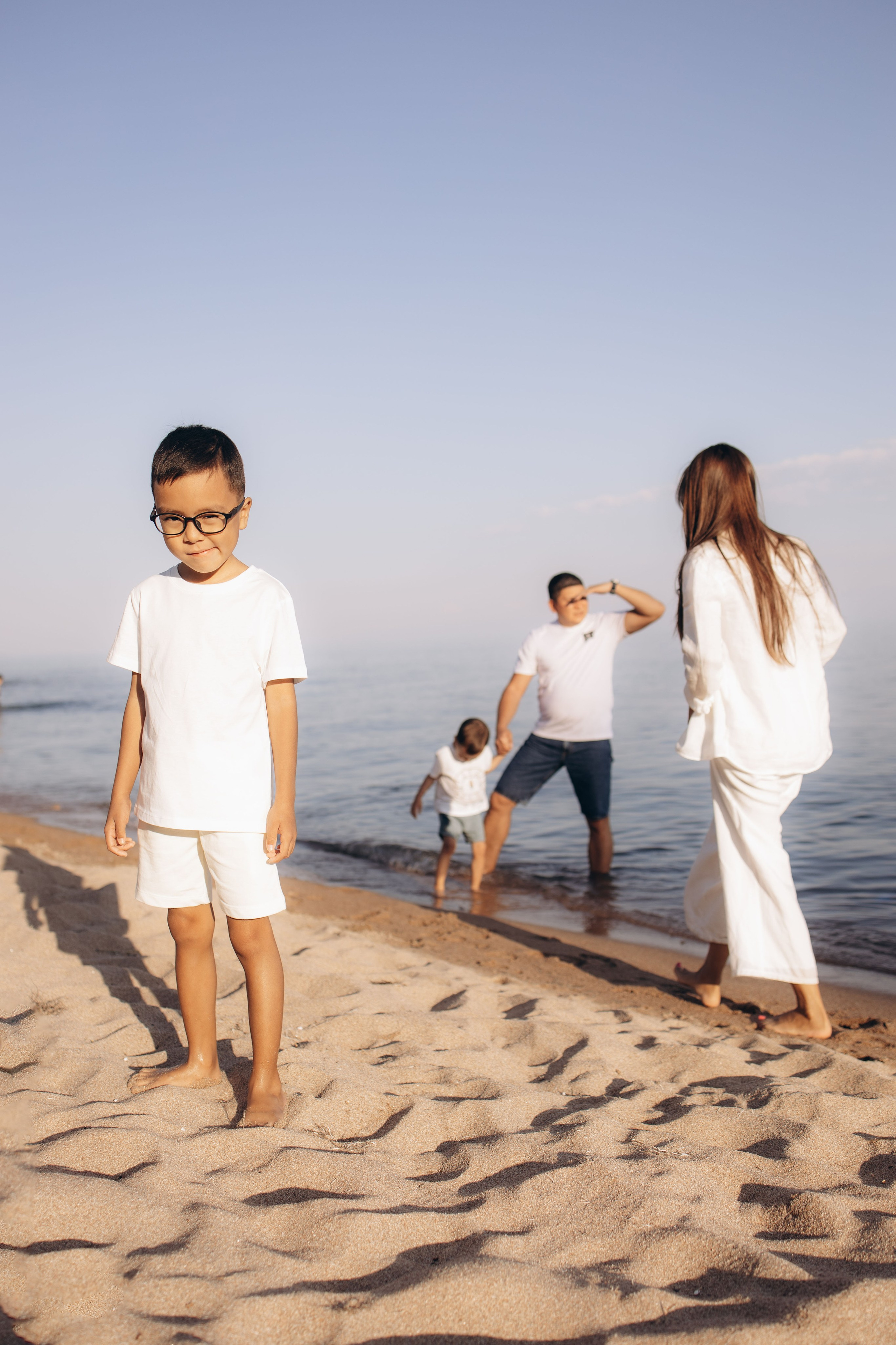 Family at Sunset. Фотограф родов, семей и новорожденных малышей в Дубае