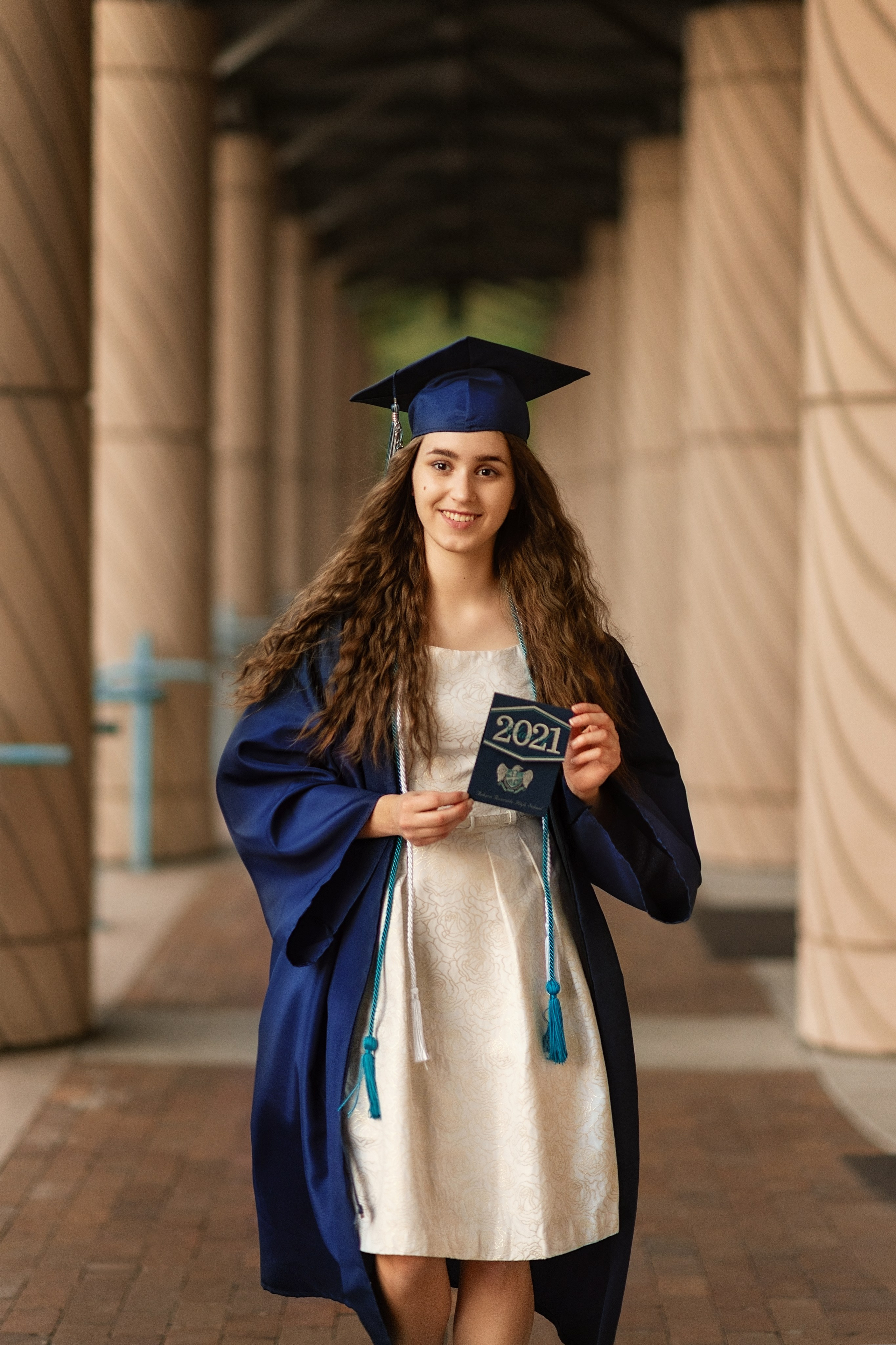 Alena, graduation. Wedding & portrait photography in the Seattle Area. Helen Michelle photographer