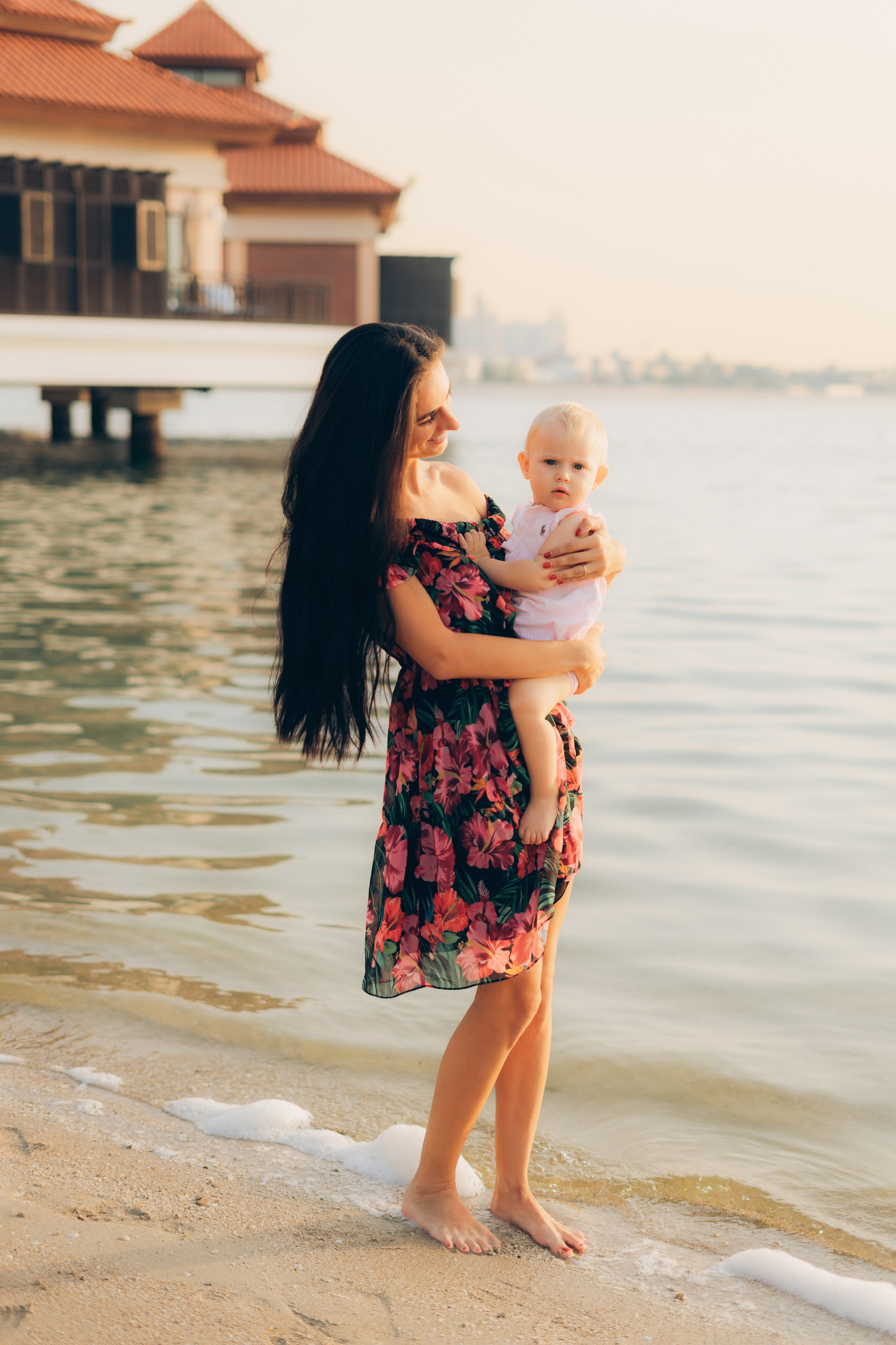 Beauty of the sunset on the beach. Angela Iakovleva — Family Photographer in Dubai