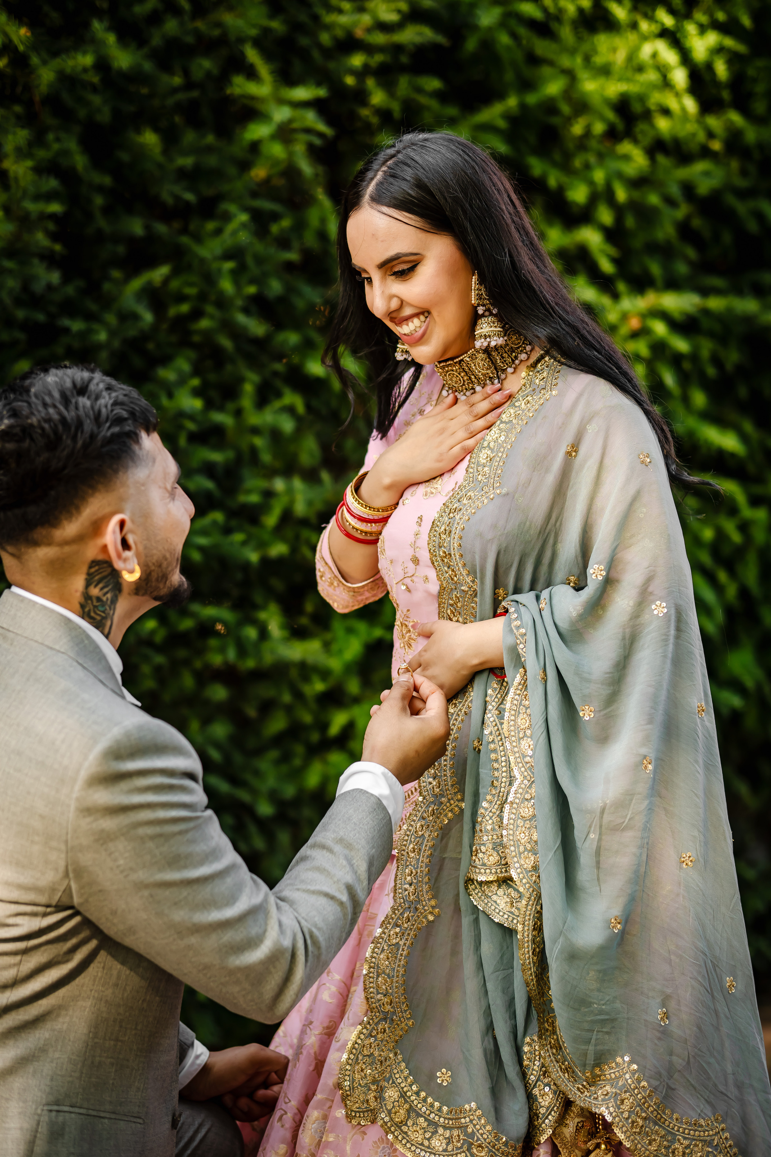 a man proposing his girlfriend 