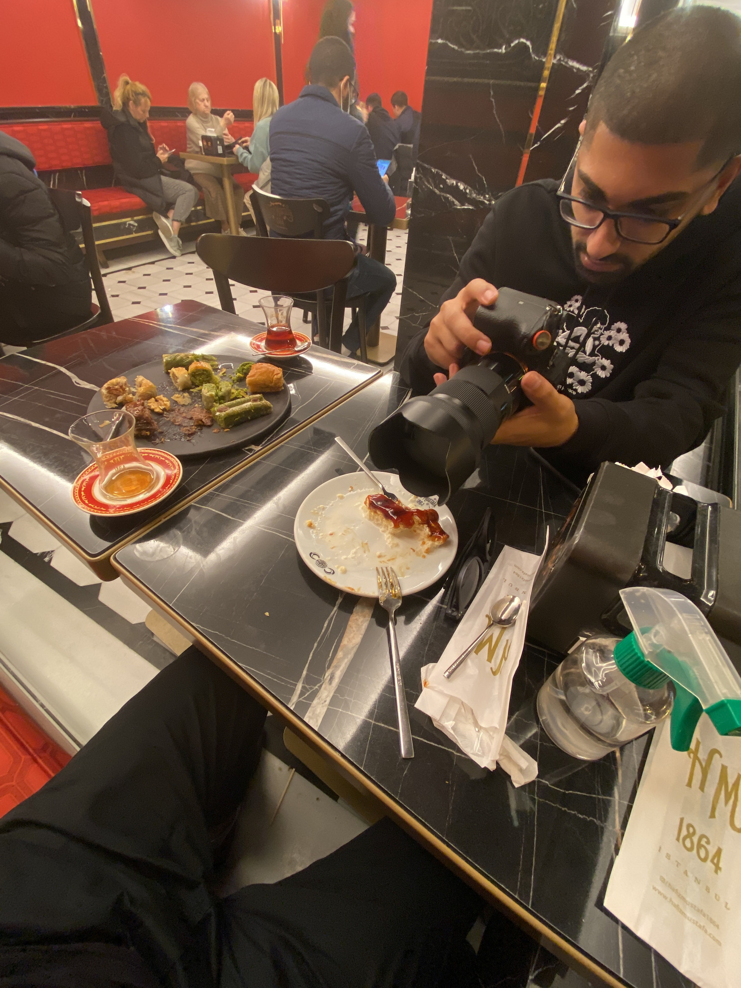 Предложения. Брахим — фотограф