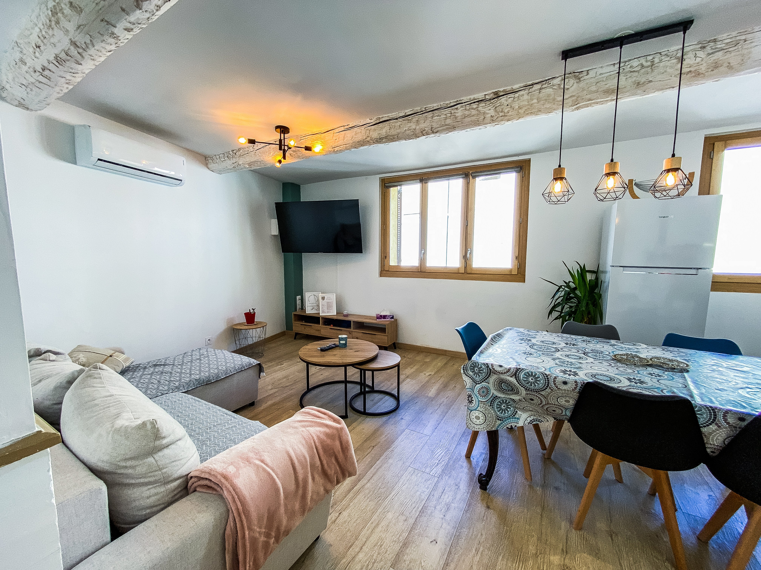 Photographie immobilière professionnelle – Location saisonnière | Happy NB – Vienne (86). Photographe professionnelle à Poitiers, Tours et Châtellerault | Studio photo entre Poitiers et Tours – portraits, familles, entreprises, ma