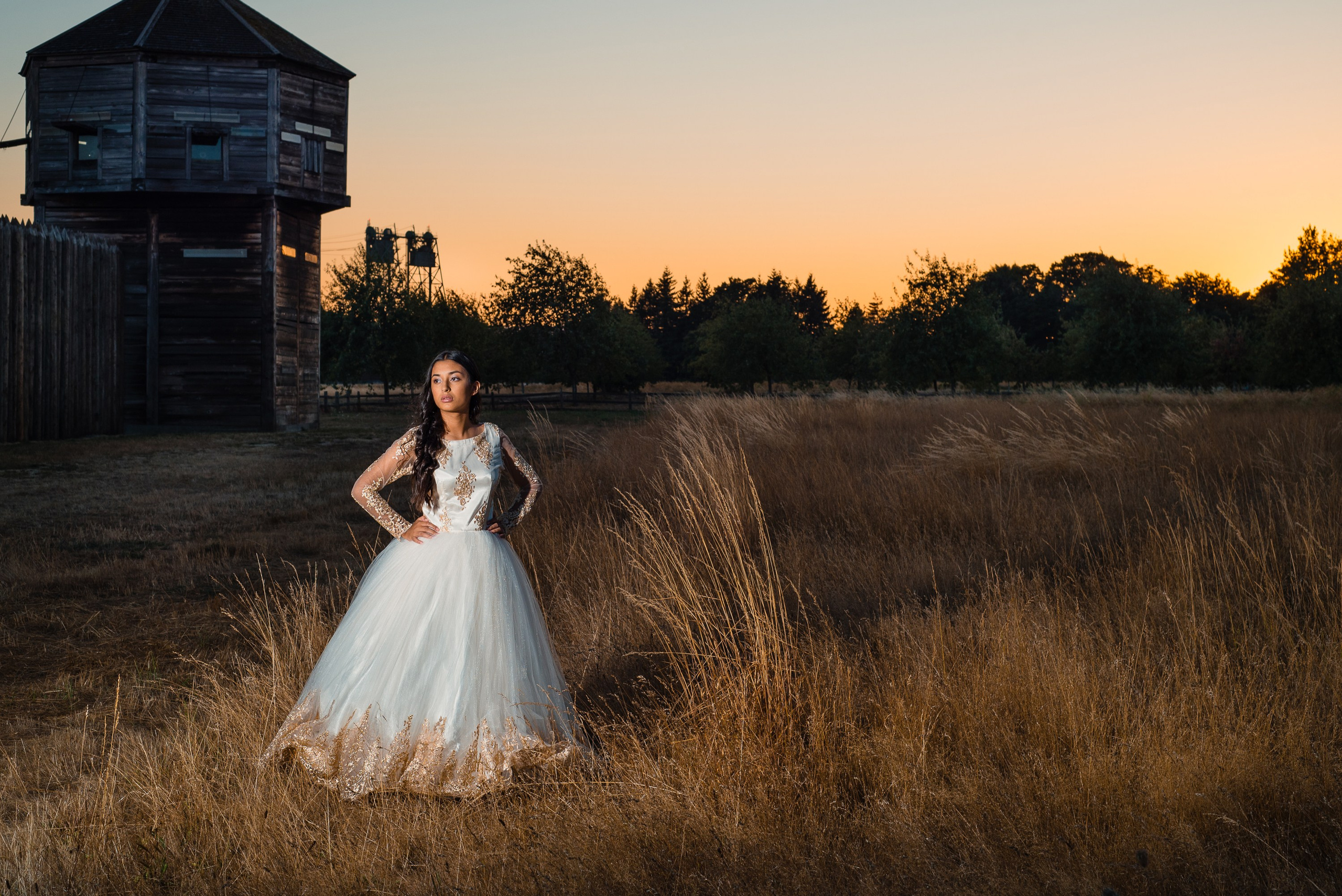 Quince with elegant makeup in sunset photo session in Vancouver washington  captured by Héctor Salazar Photography