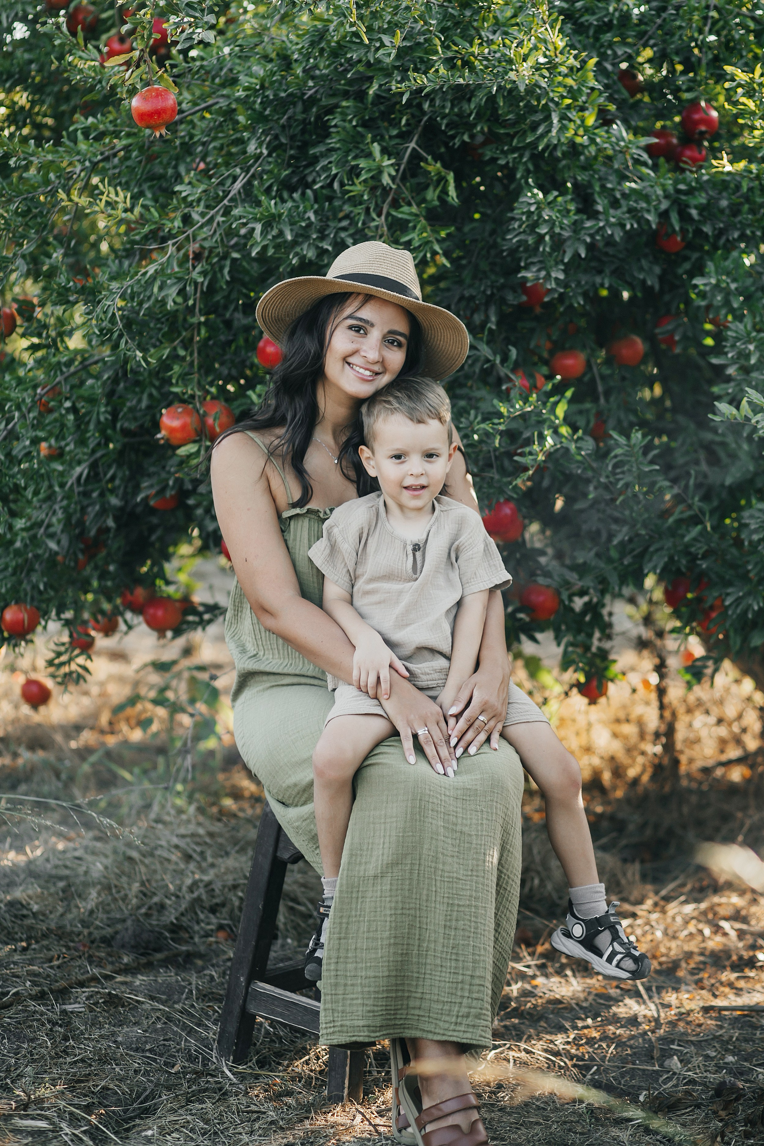 Binyamina garden. Family photographer in Israel