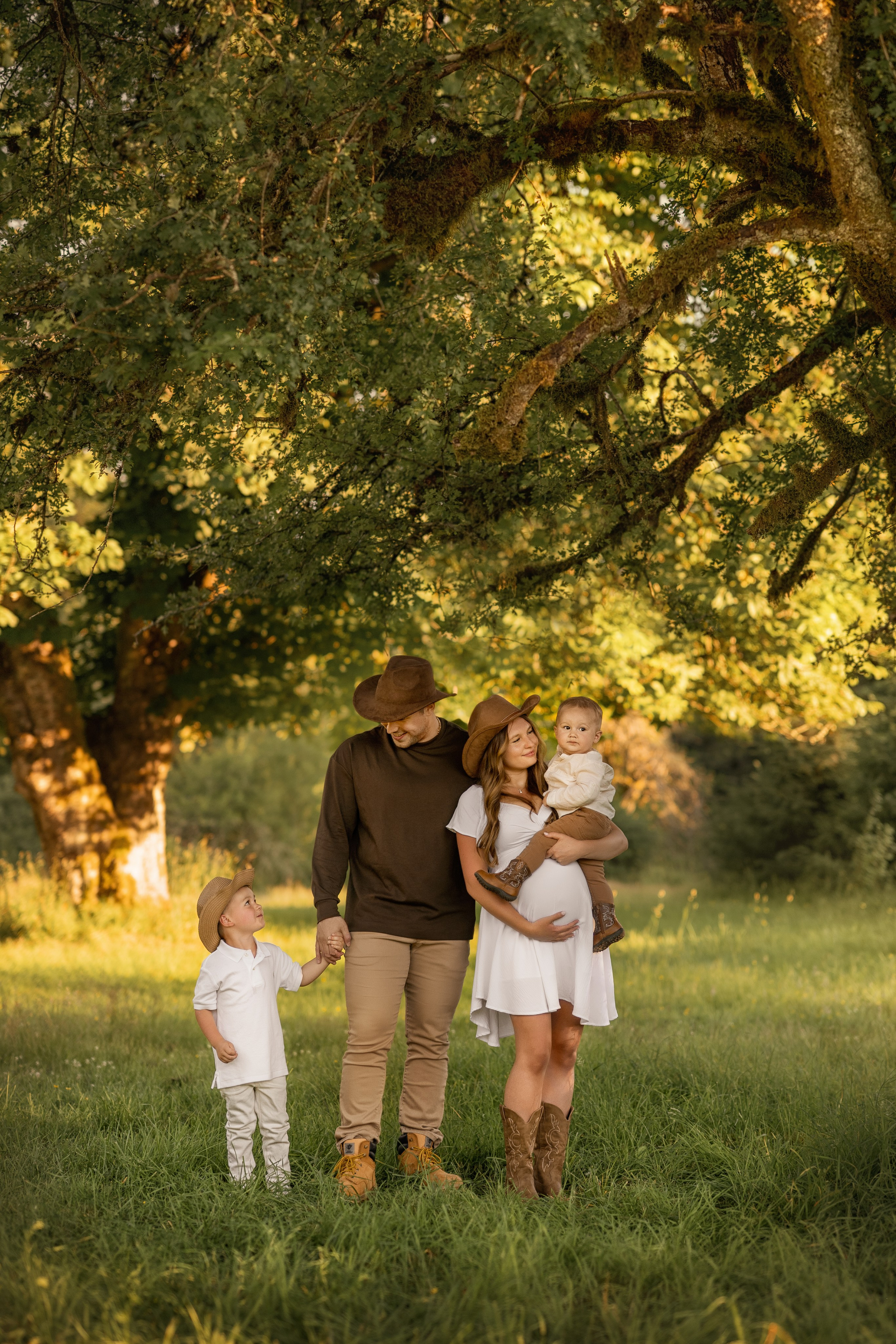 Family of Andrey & Valentina. Wedding & family photography in Seattle area. Helen Michelle photographer