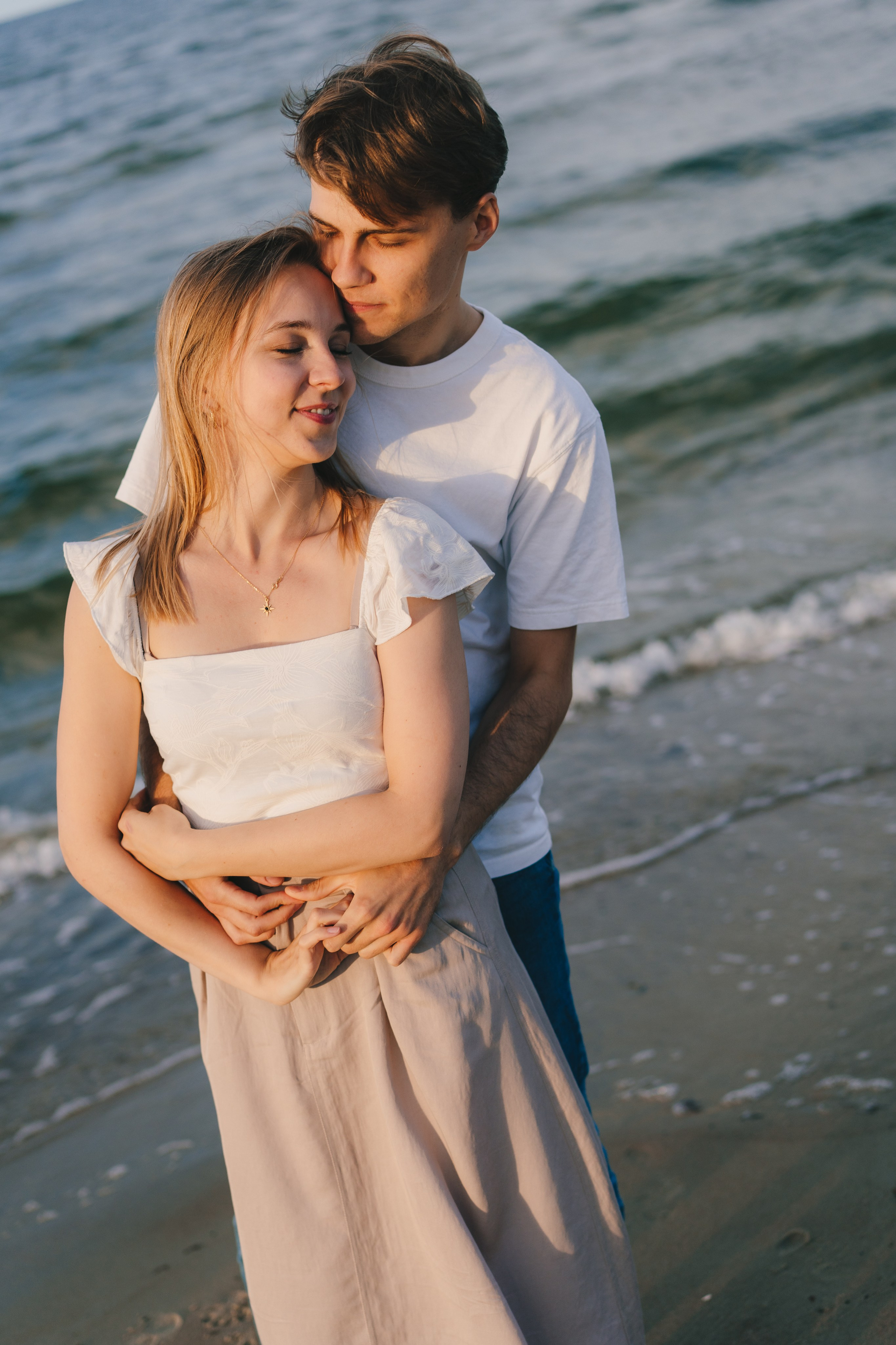 Gracjana i Damian, sesja narzeczeńska nad morzem. Fotograf ślubny & lifestyle Gdańsk, Karolina Baczewska