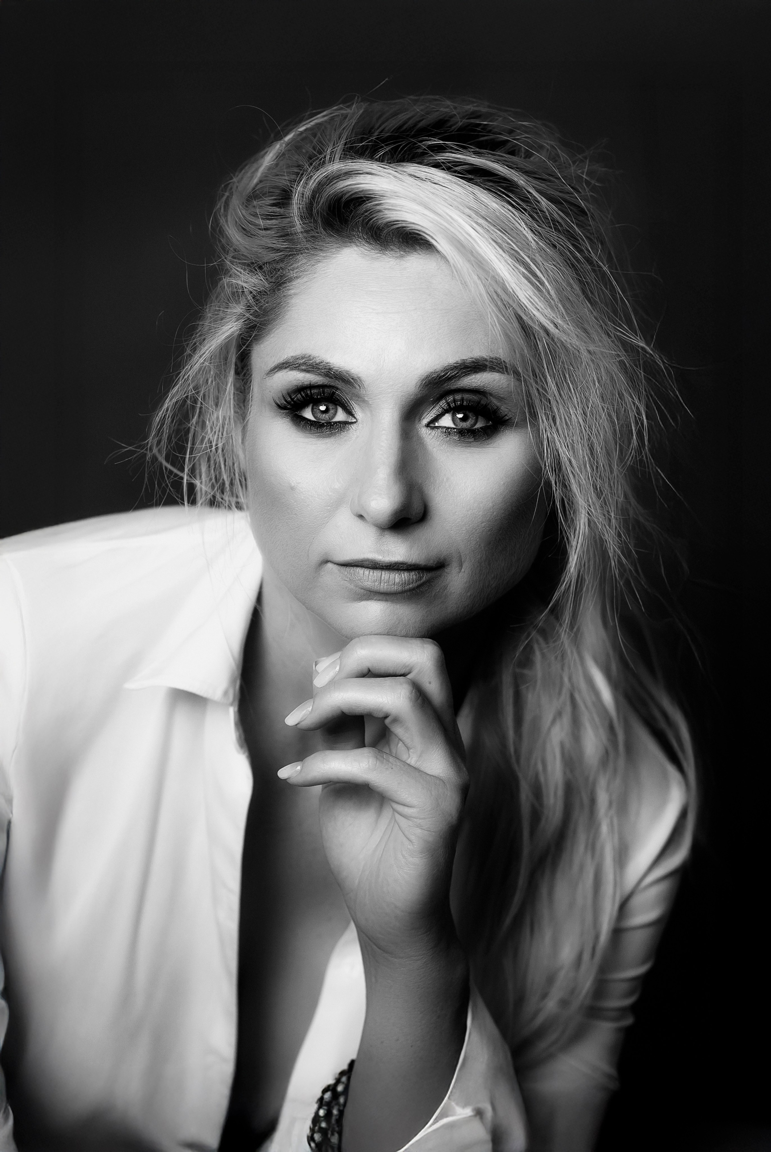 Portrete Constanta - O clipa de sinceritate in faţa camerei. Elena Mascan – Fotograf newborn, maternitate, portret, smash the cake & branding personal | La Femme Studio Photograpy|Constanţa