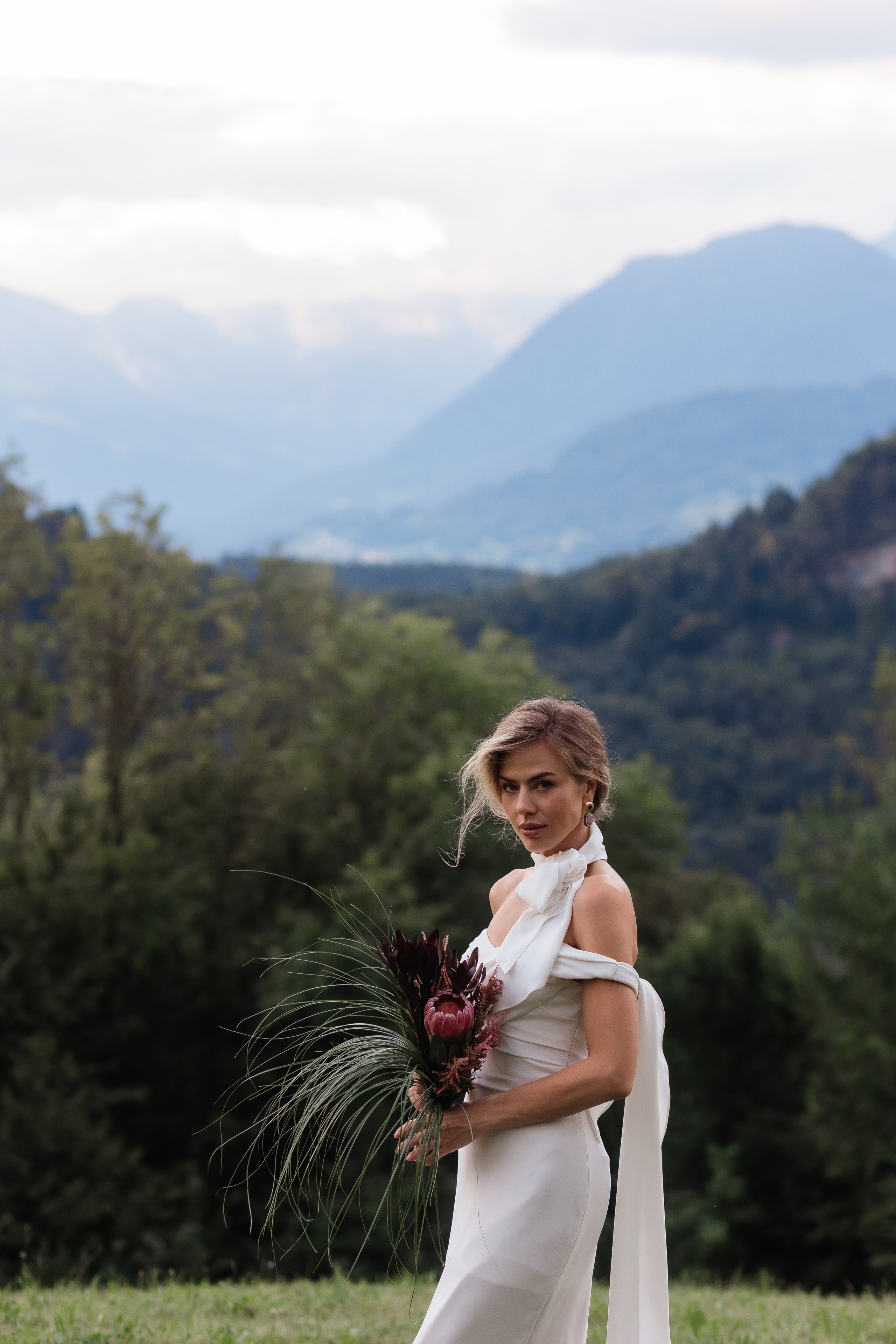 Bride story. Amazing photo session at a time convenient for you. Y