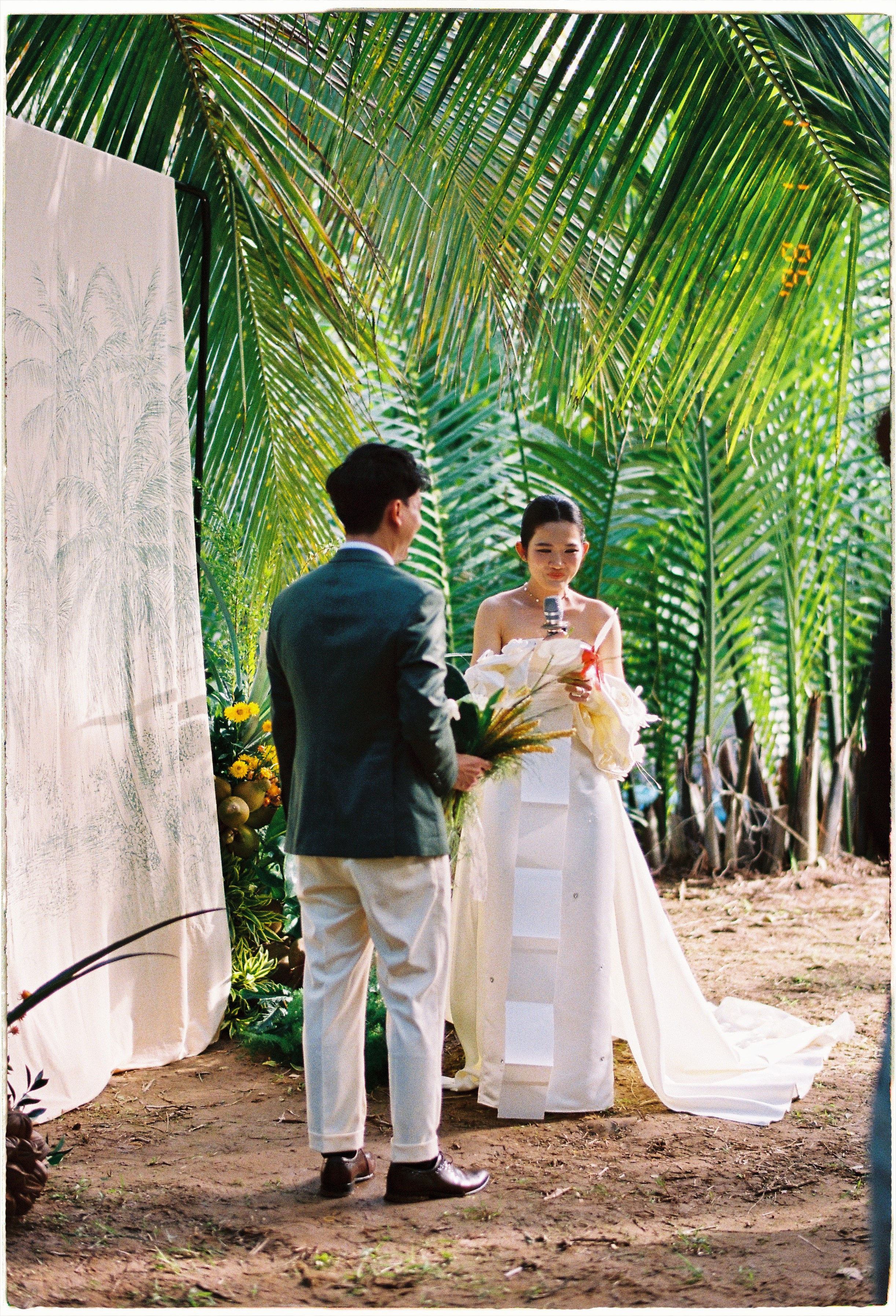 Khâm & Châu. Cam Images