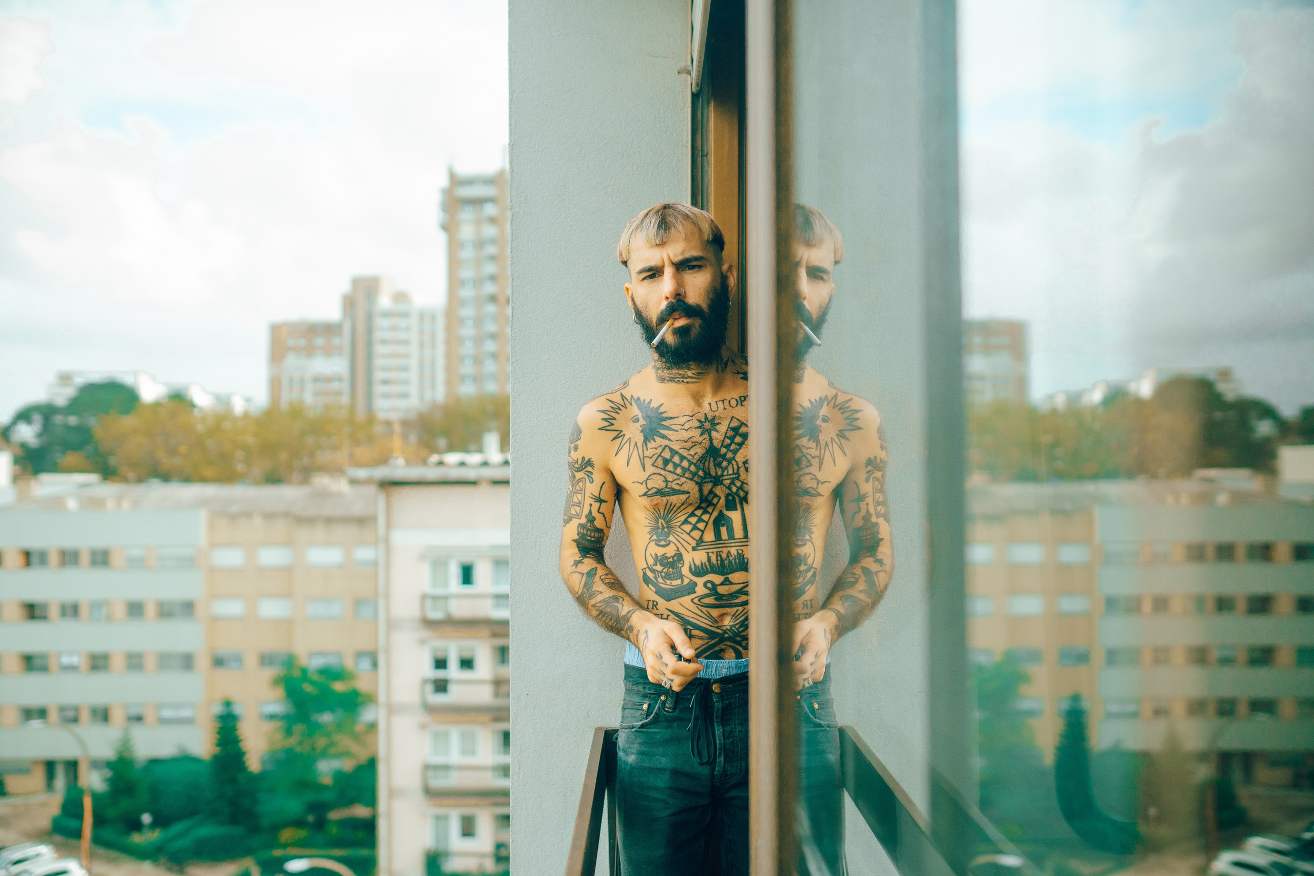 Dani & Rui at their apartment. Maria Sher. Professional photographer from Porto, Portugal