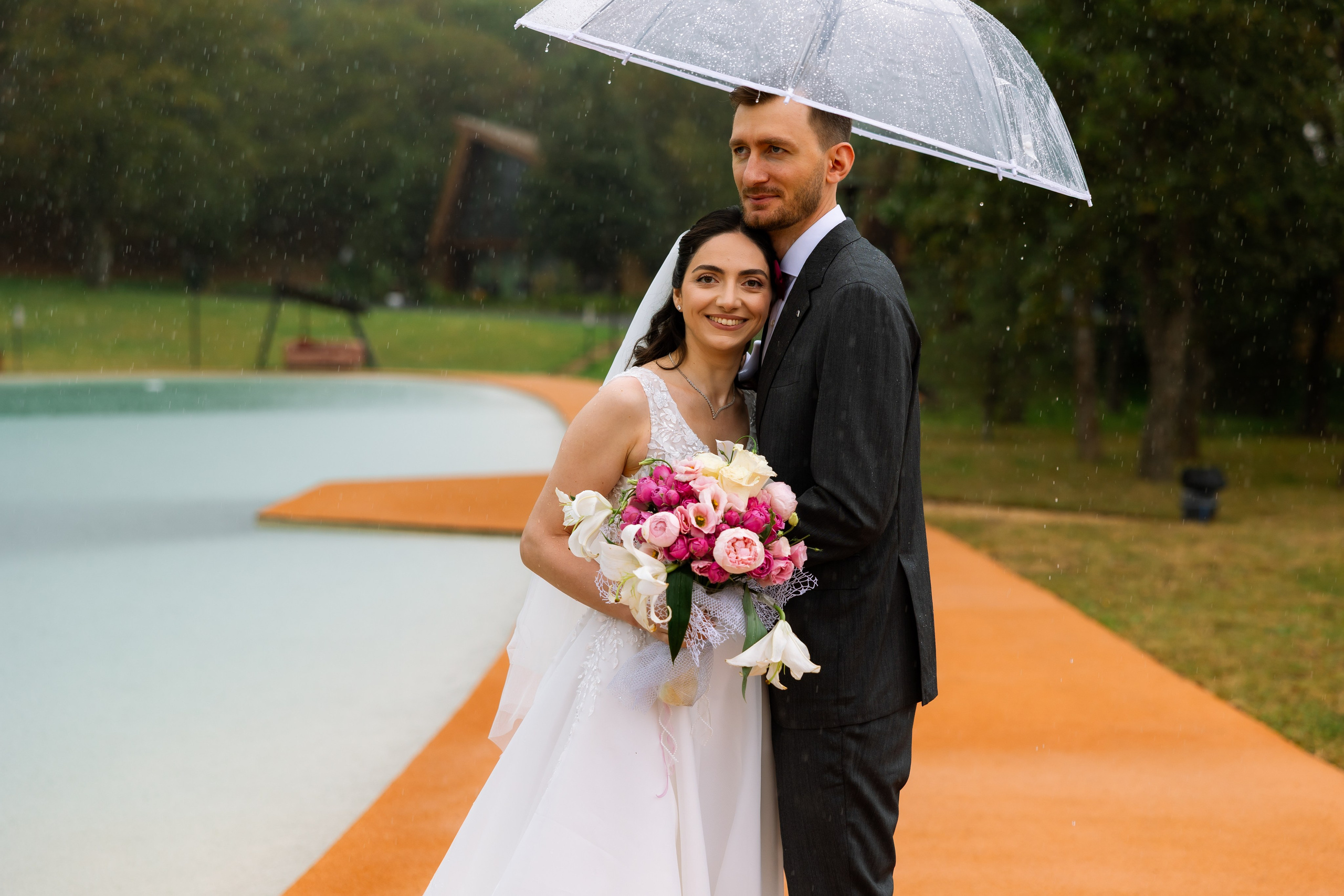 Rainy day feels different. Wedding photographer in Tbilisi Ioseb Mamniashvili