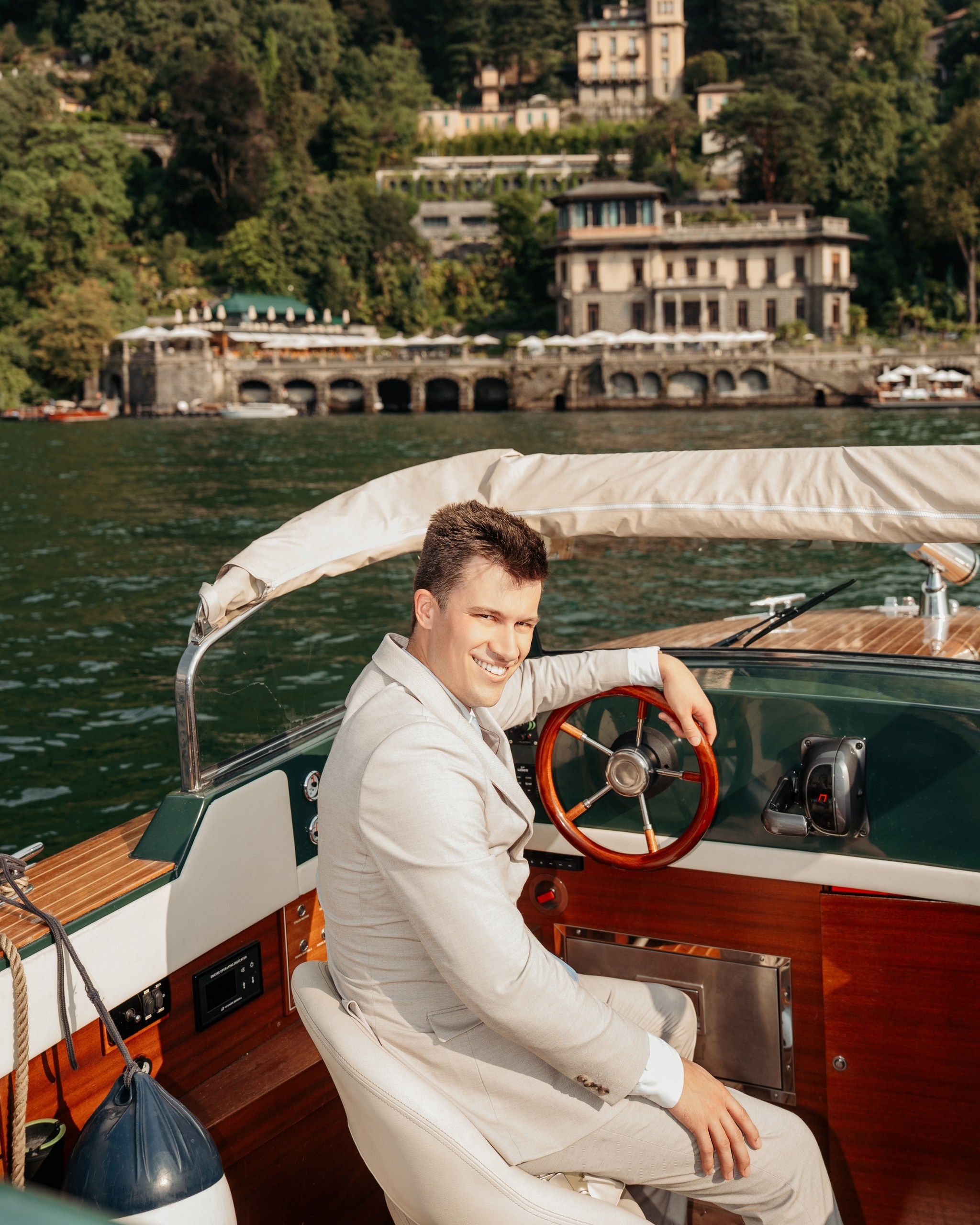 Cernobbio, Boat and Villa Olmo. Wedding Photographer Lake Como Ferrari Media Production