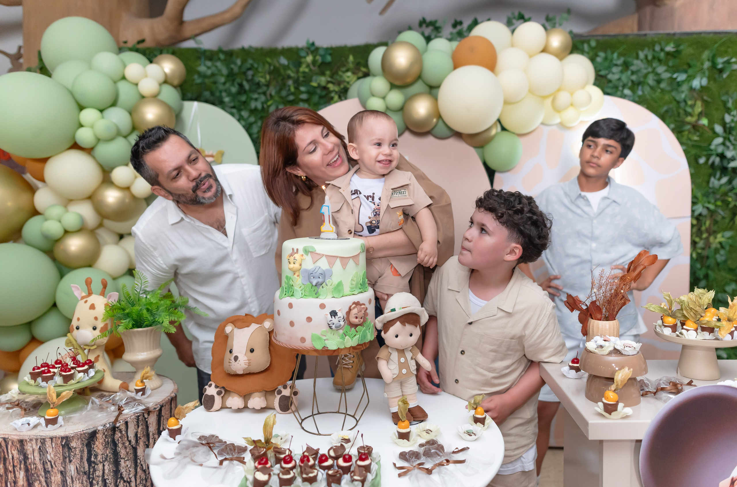 Dom 1 aninho. Wedding photographer Ana Koshi