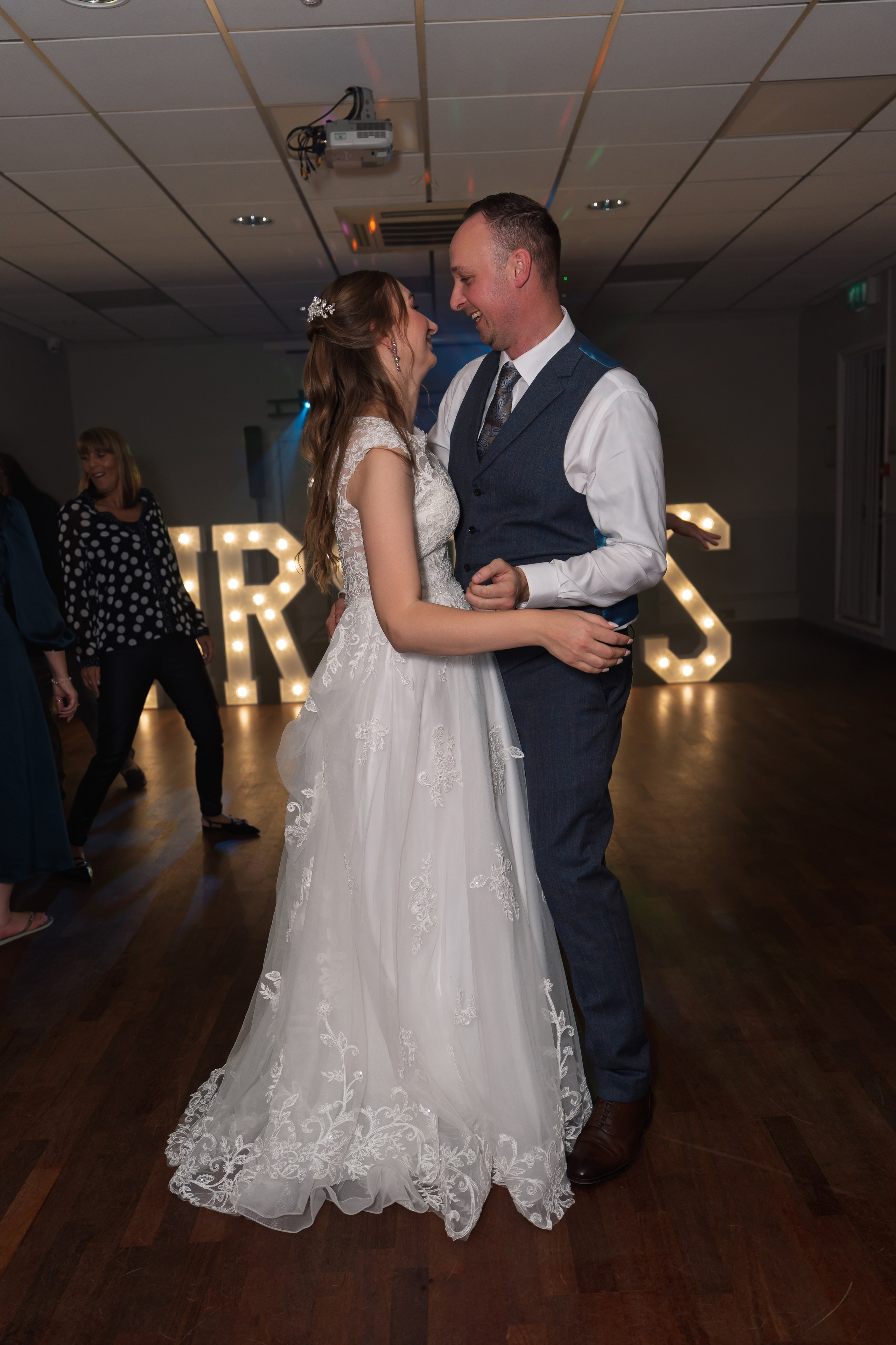 Book a wedding photographer and videographer in London. Wedding photographer in United Kingdom