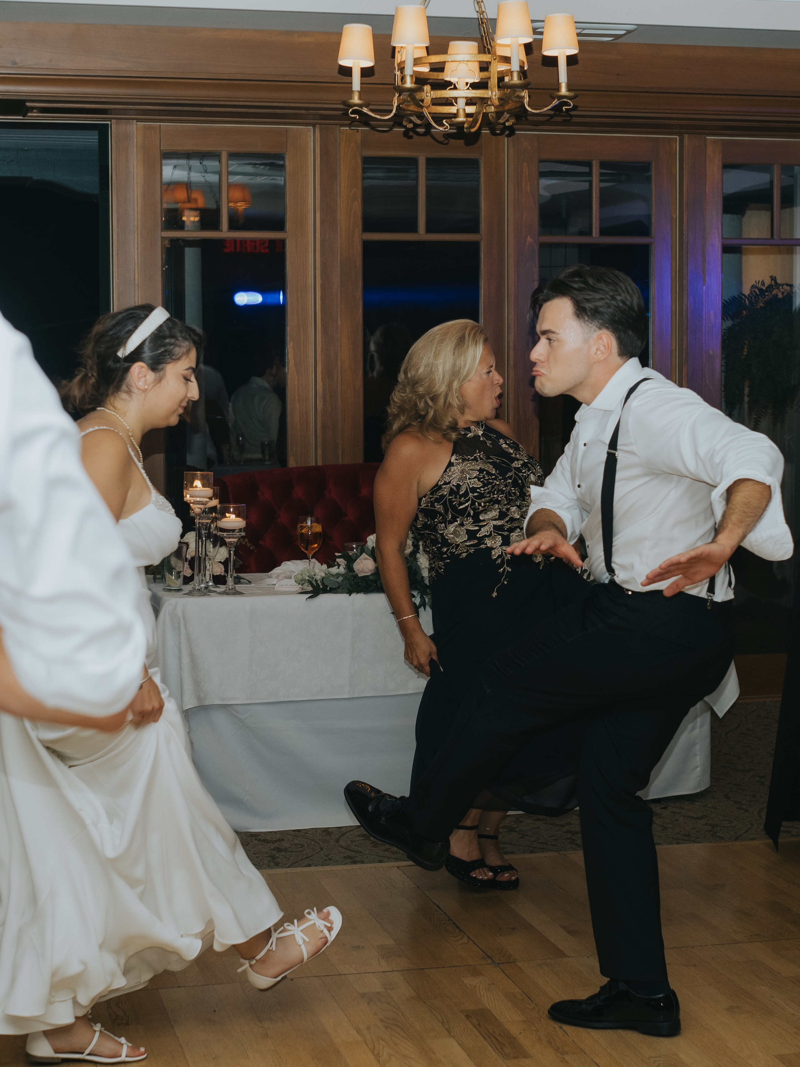 Wedding of Cassandra and Loïc in Beaconsfield, Montreal. Wedding and Family Photography Montreal Muriel Oe Photo