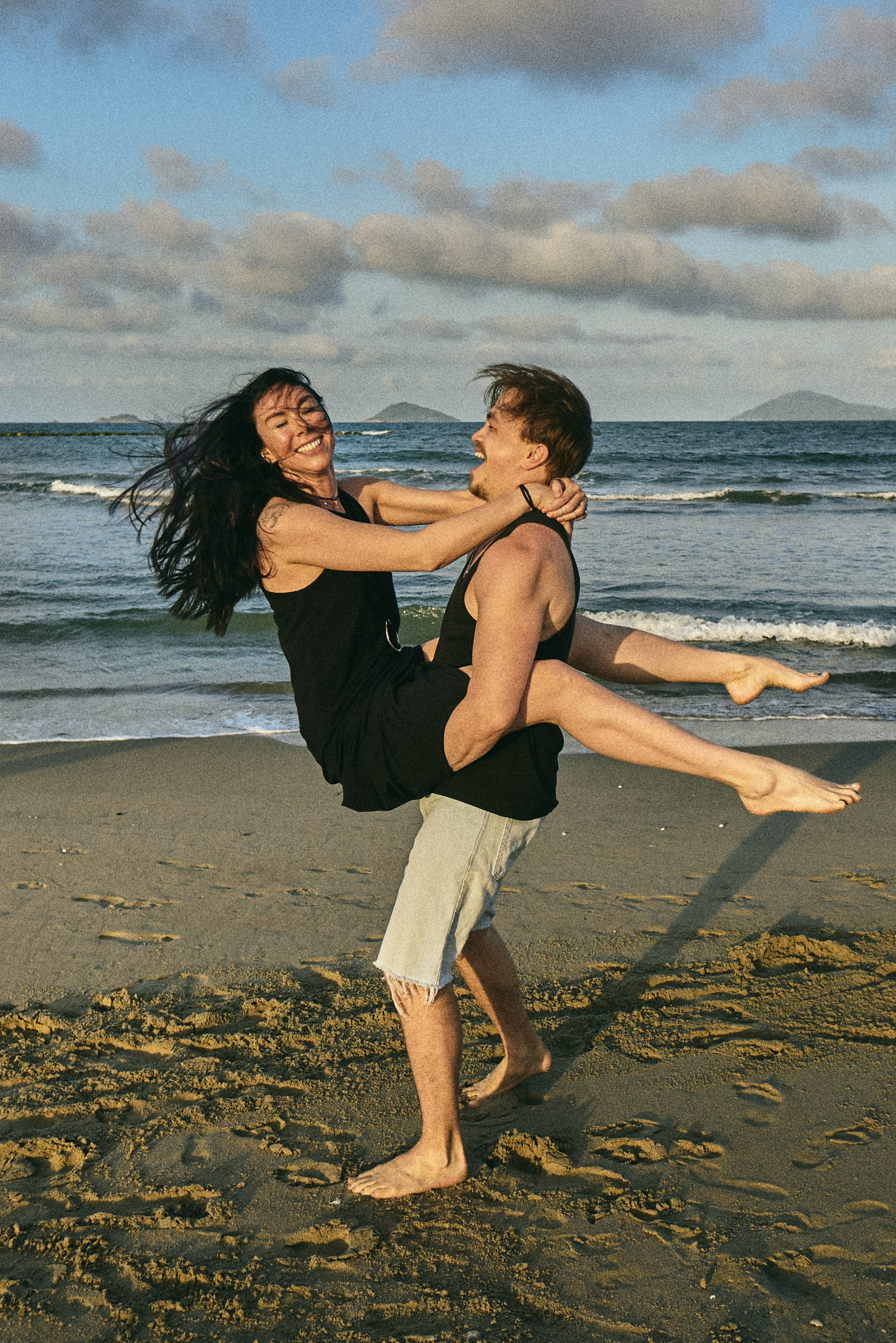 Lifestyle Photographer in Hoi An & Da Nang Love stories, family & wedding photography