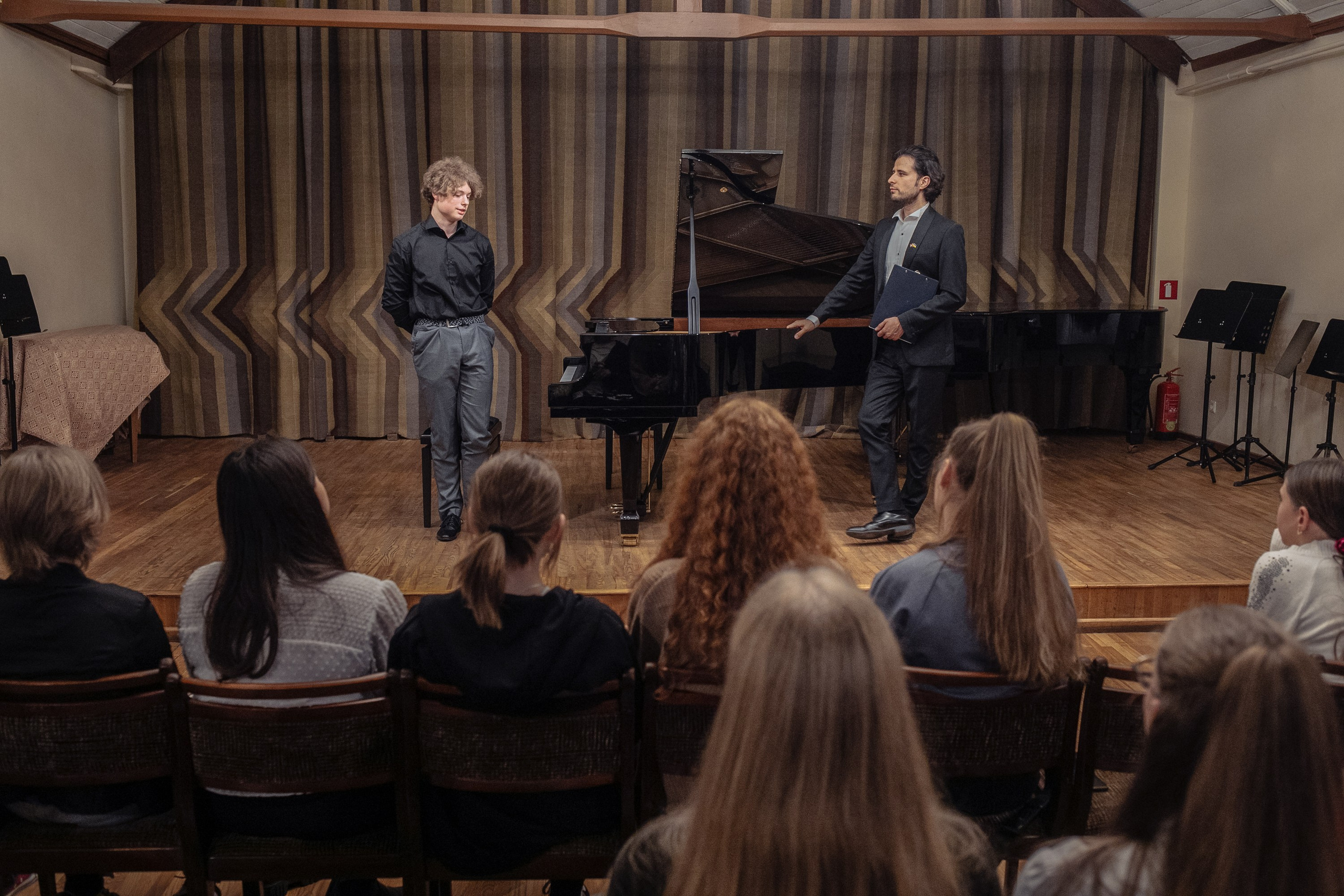 Koncerts P.Jurjāna mūzikas skolā Ukrainas bērnu atbalstam. Sandra Garanca Portrait and event photographer