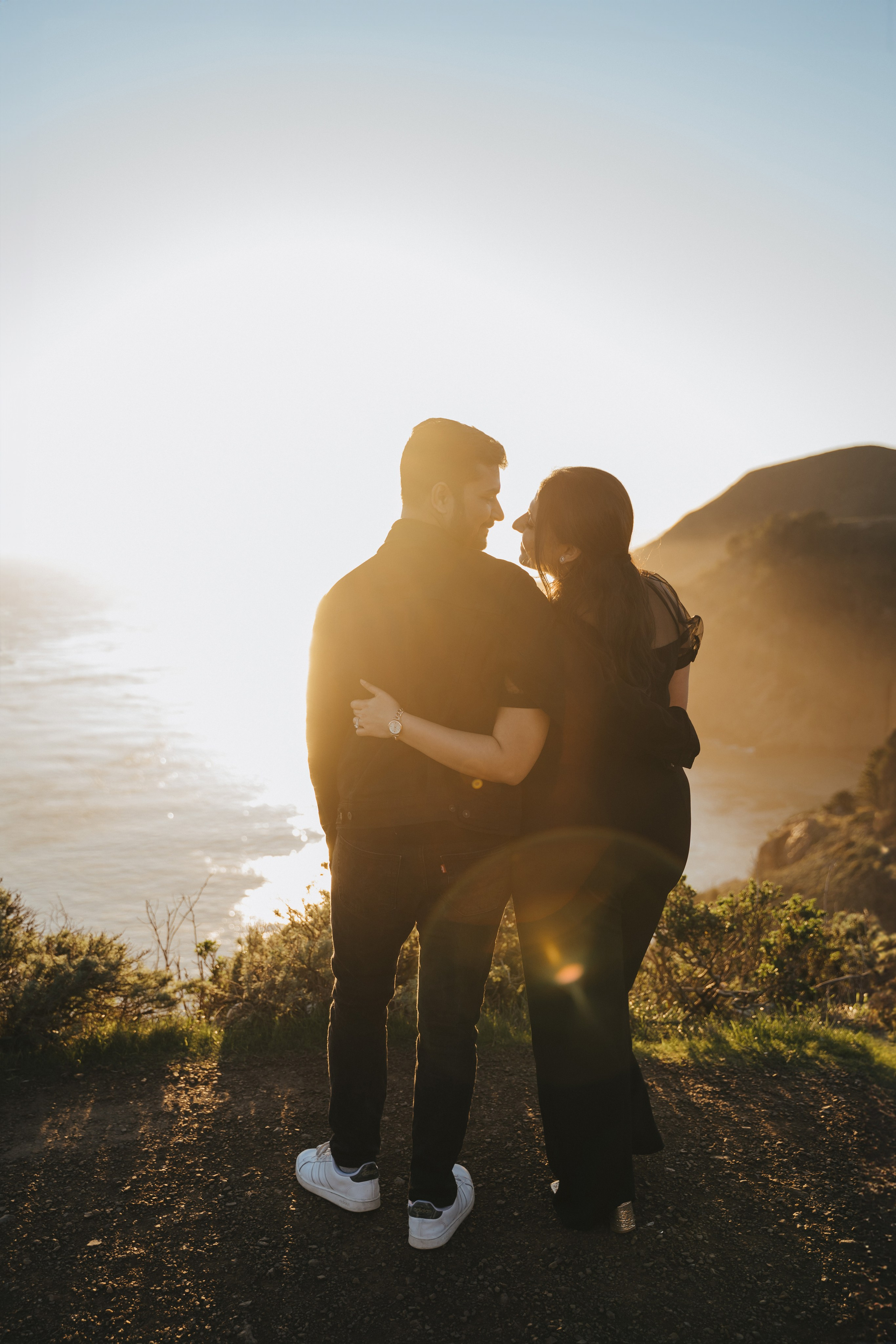 Proposal.  Overlooking the golden San Franisco Bridge sunset with a couple. Photographer Video. 