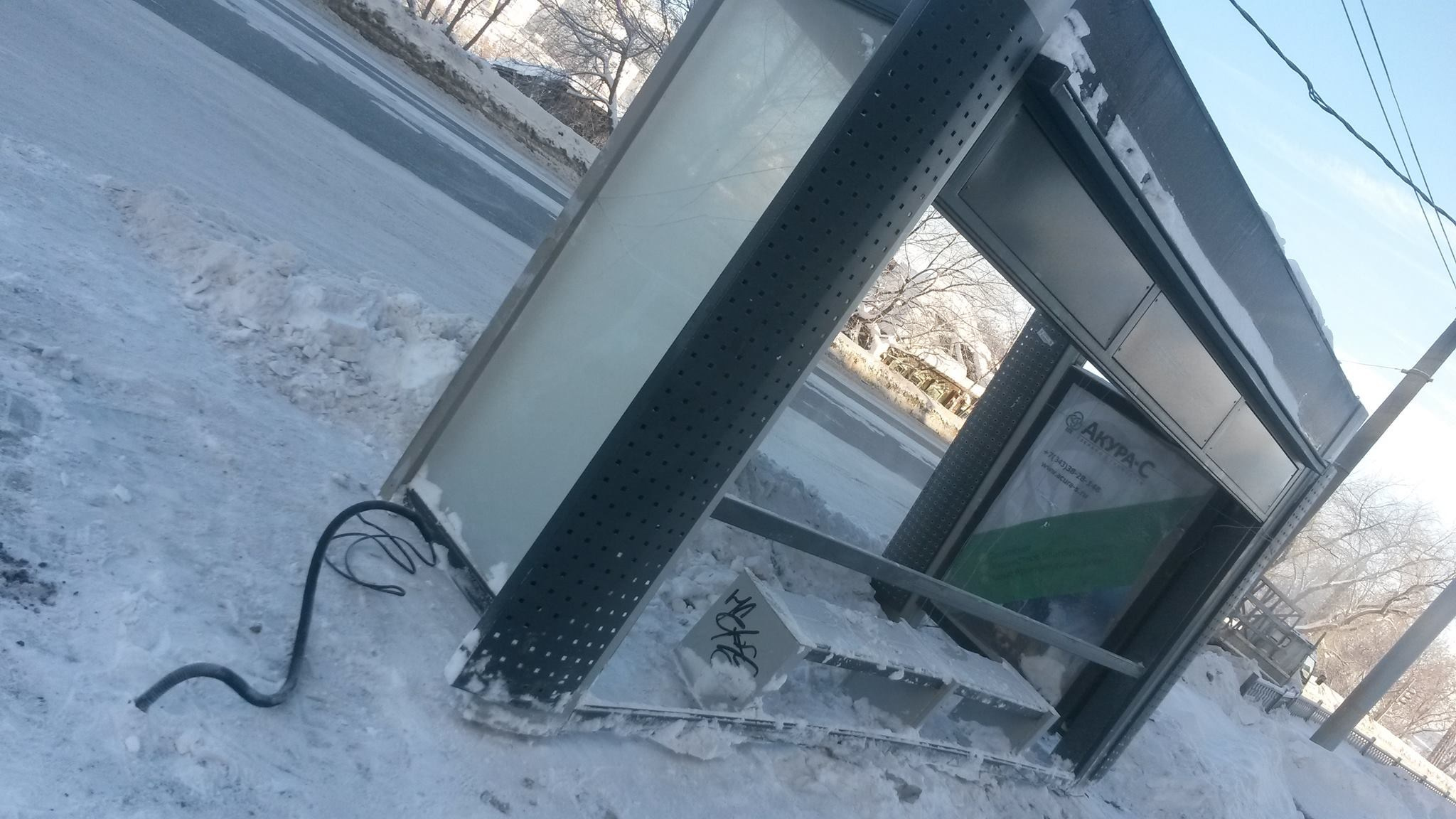 Actionism’s Political Game “Inglourious Basterds: Heated Bus Stops”. Leni Smoragdova | Transaction Art Universe | Conceptual Art