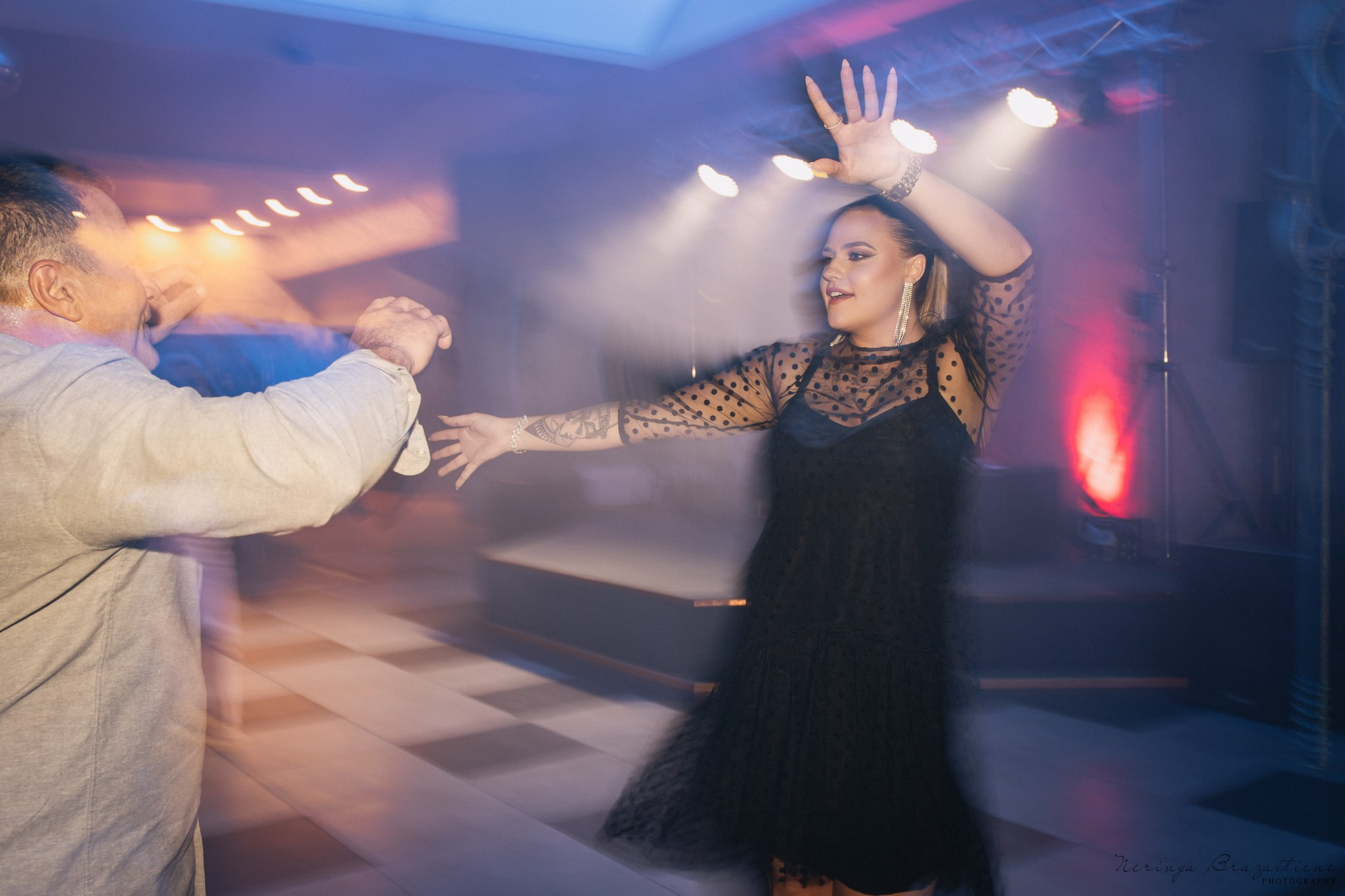 Vestuvinė fotosesija Kaune, Vienybės aikštėje, prie Lietuvos banko