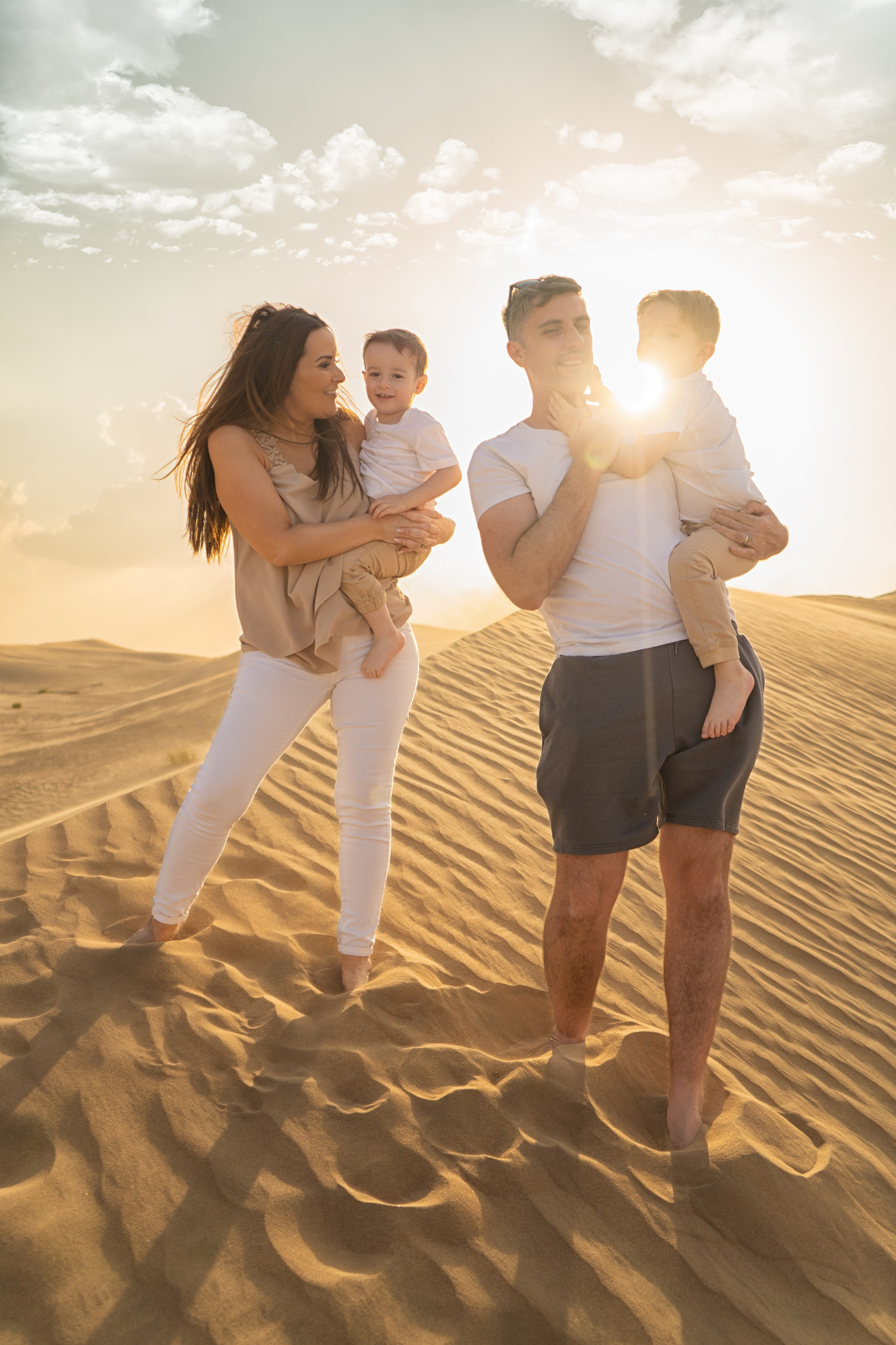 Desert in Abu Dhabi. Desert Dubai. Photo shooting in the Arabian desert. Booking a photo shoot in the UAE. Shooting in the desert