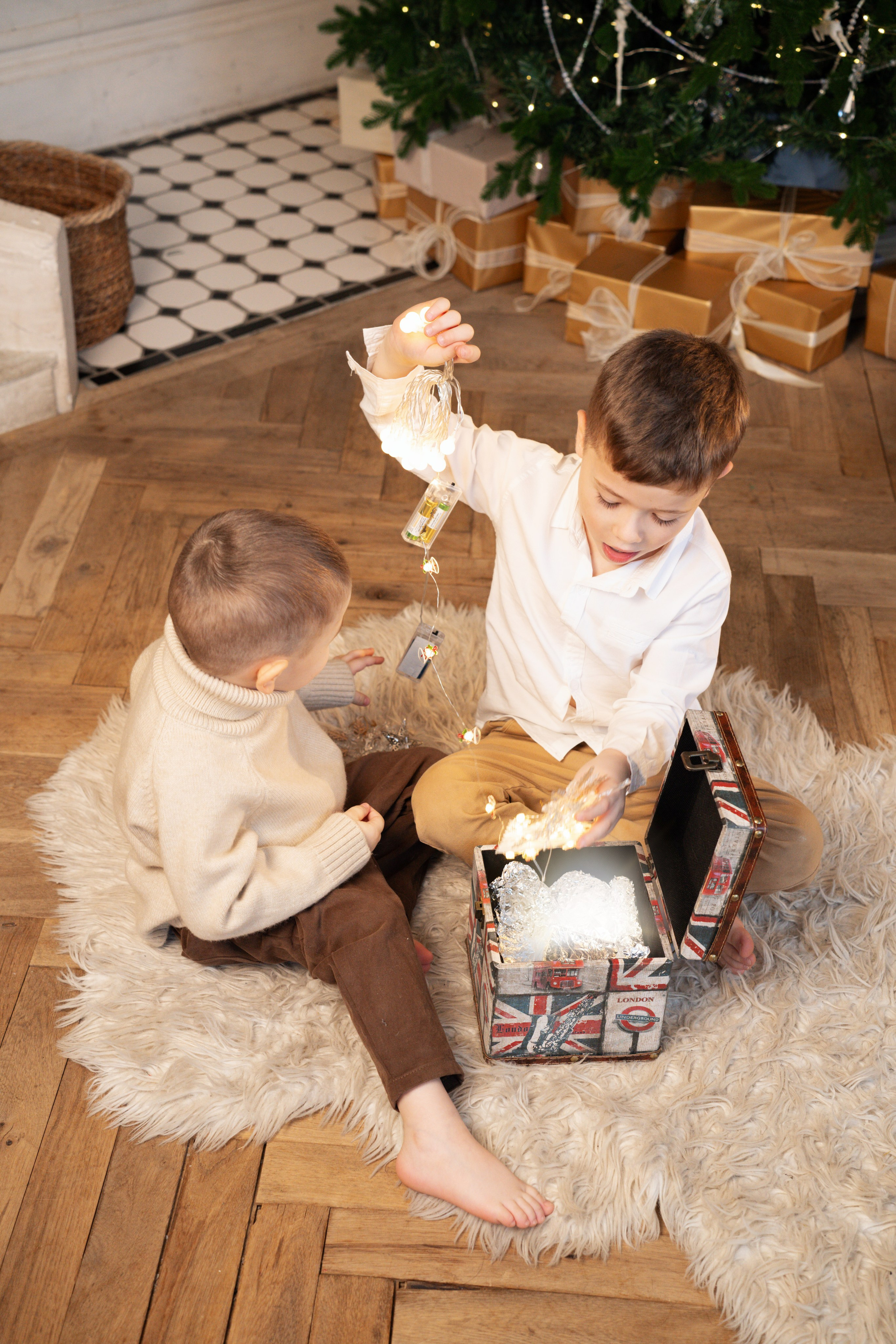 Christmas Photoshoot in Abu Dhabi — Magical Holiday Moments. Mariia Safronova is your photographer in Abu Dhabi and Dubai