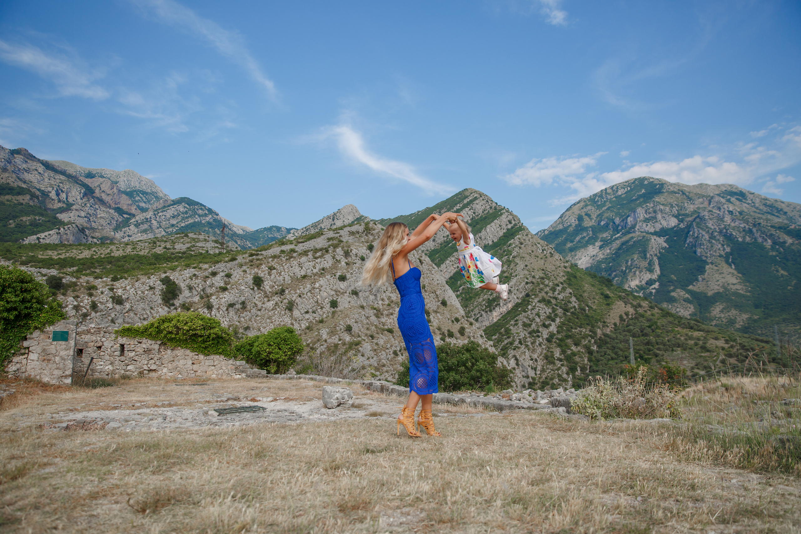 Семейная фотосессия в Черногории в старом городе Будвы
