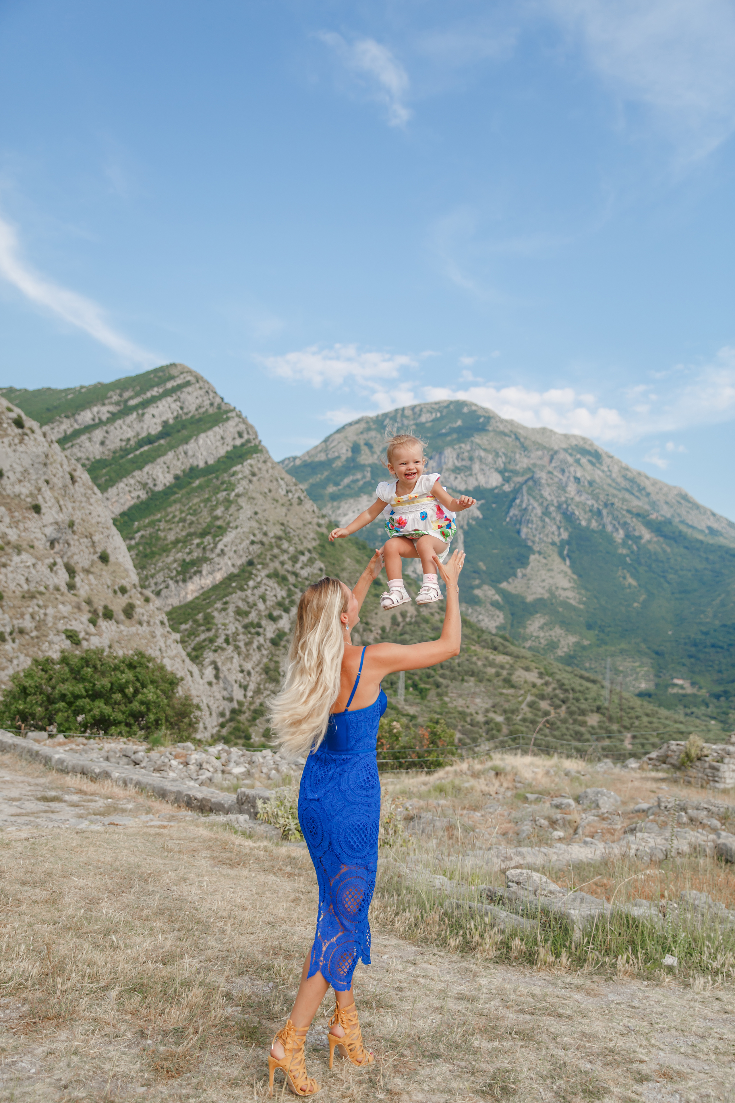 Семейная фотосессия в Черногории в старом городе Будвы