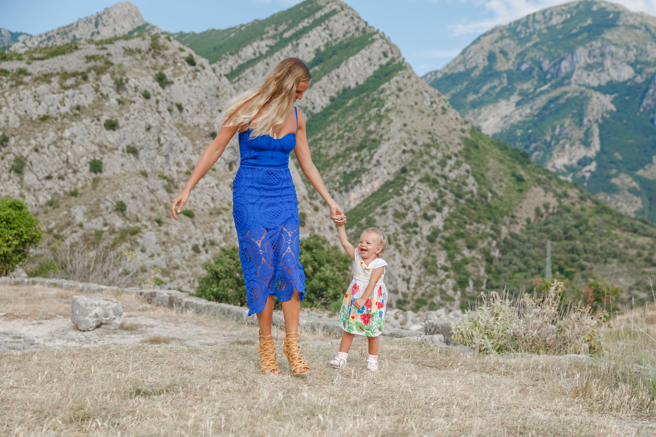 Семейная фотосессия в Черногории в старом городе Будвы