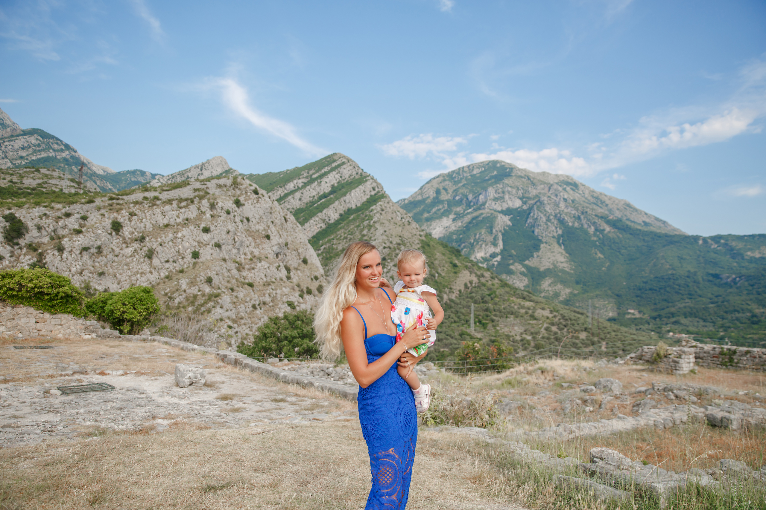 Семейная фотосессия в Черногории в старом городе Будвы