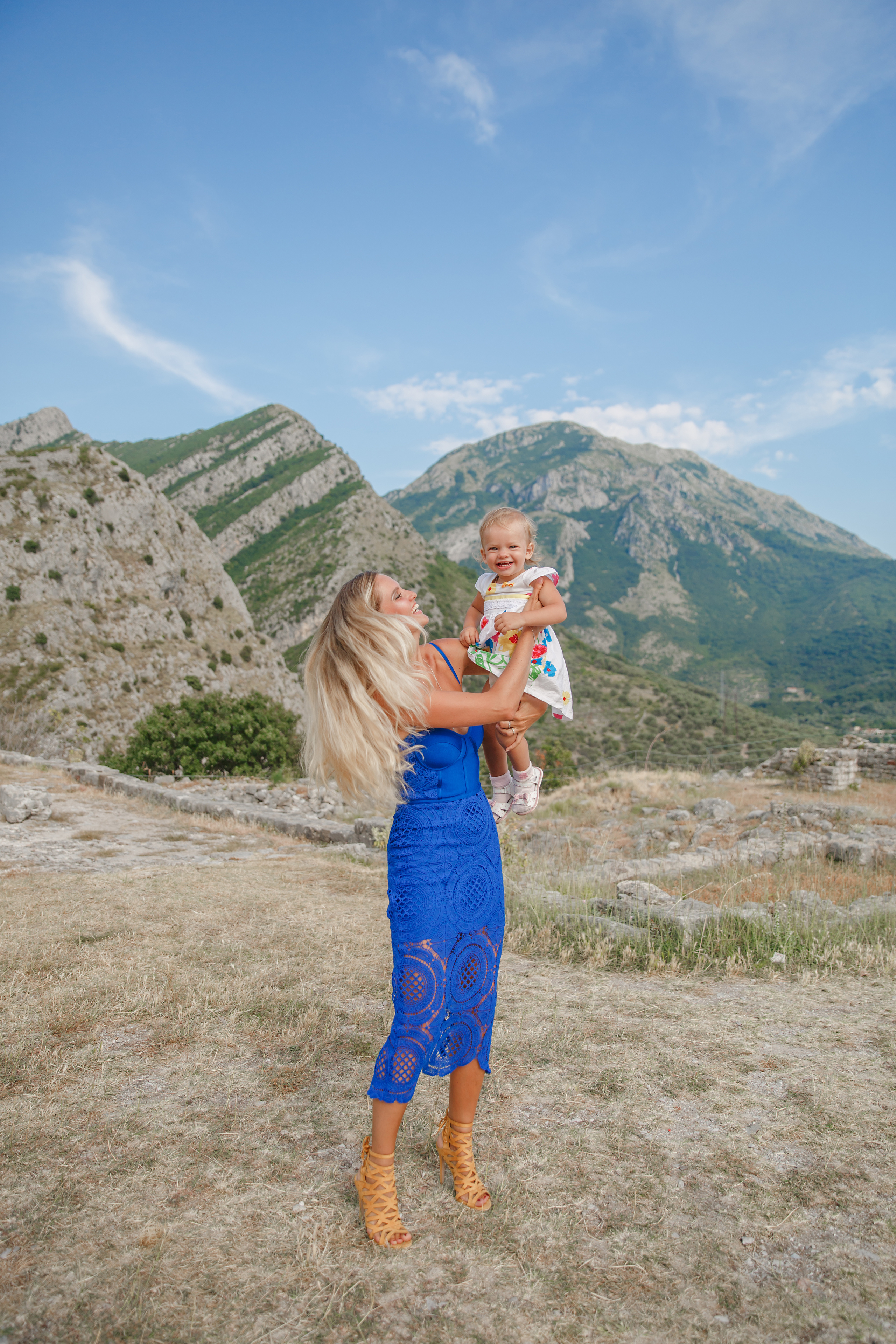 Семейная фотосессия в Черногории в старом городе Будвы