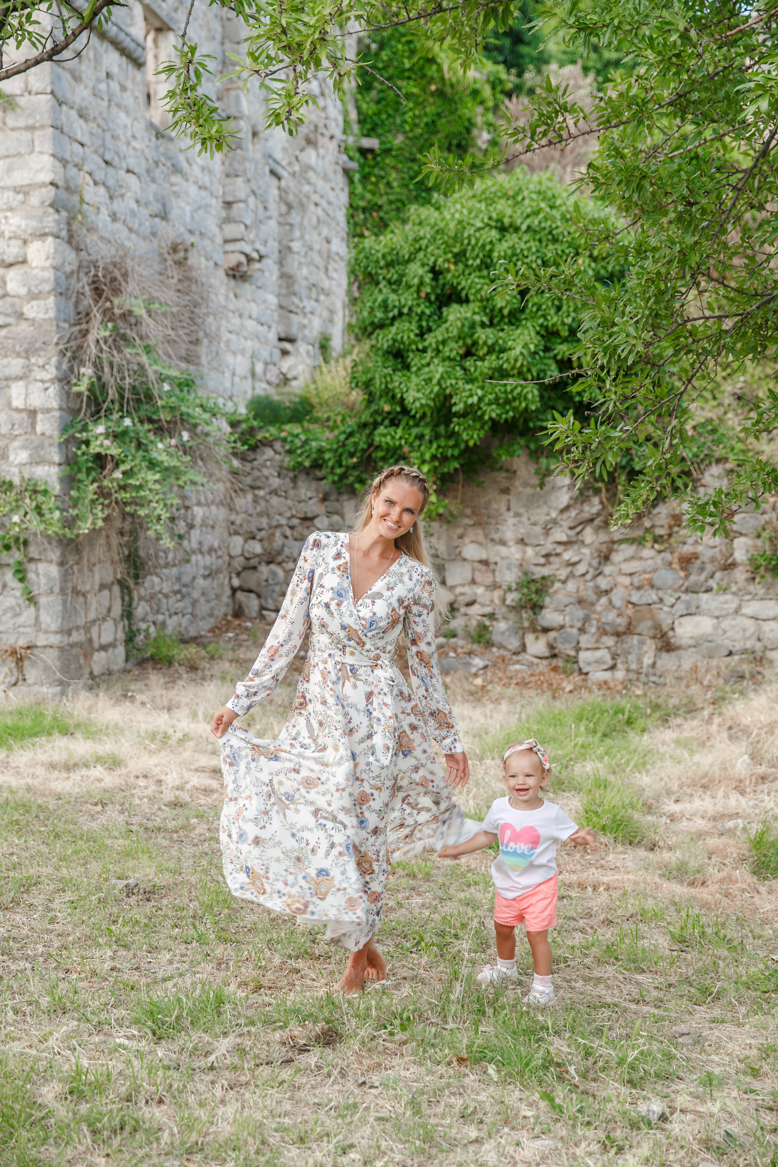 Семейная фотосессия в Черногории в старом городе Будвы