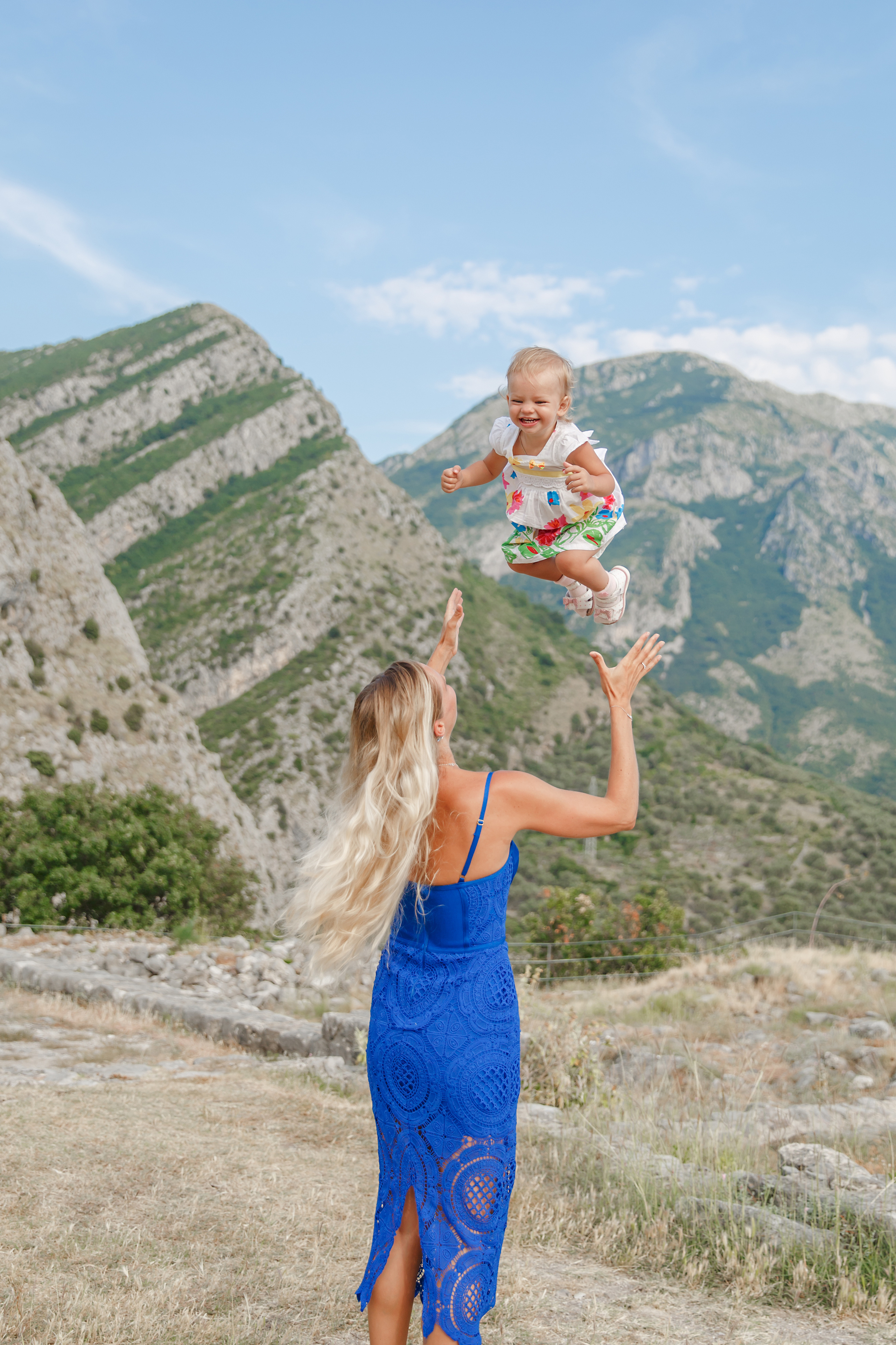 Семейная фотосессия в Черногории в старом городе Будвы