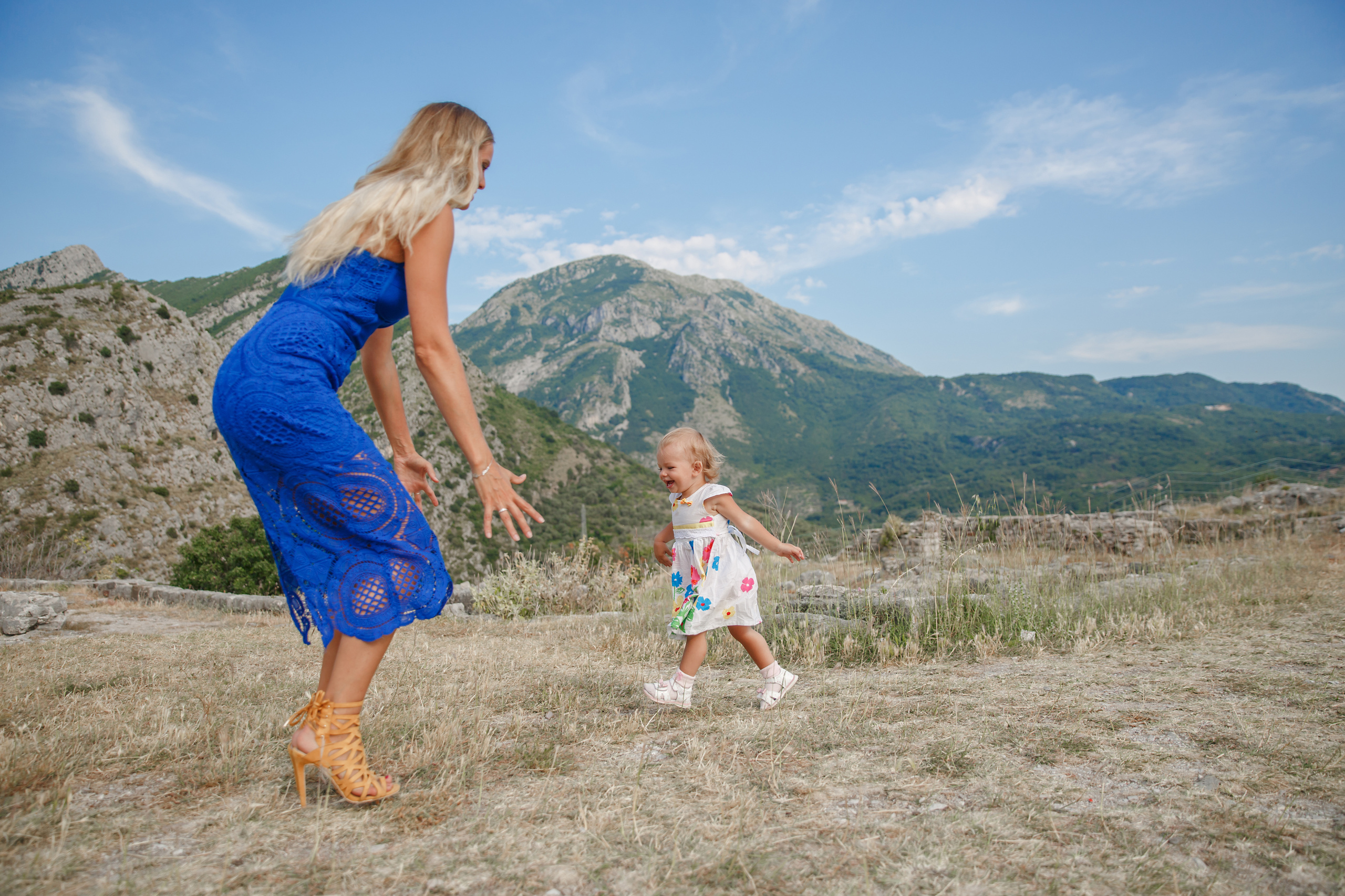 Семейная фотосессия в Черногории в старом городе Будвы
