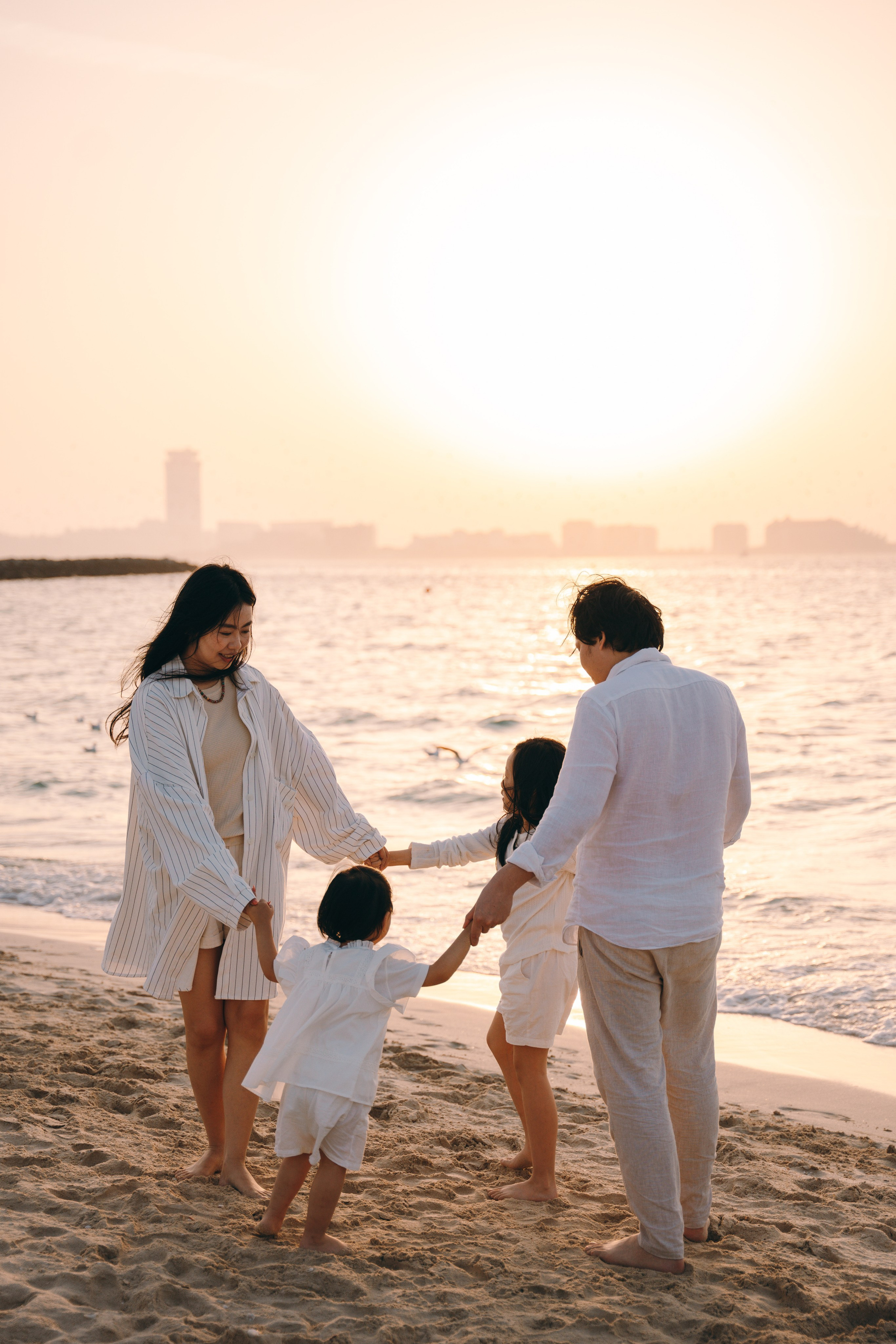 Wavy beach day. Angela Iakovleva — Family Photographer in Dubai