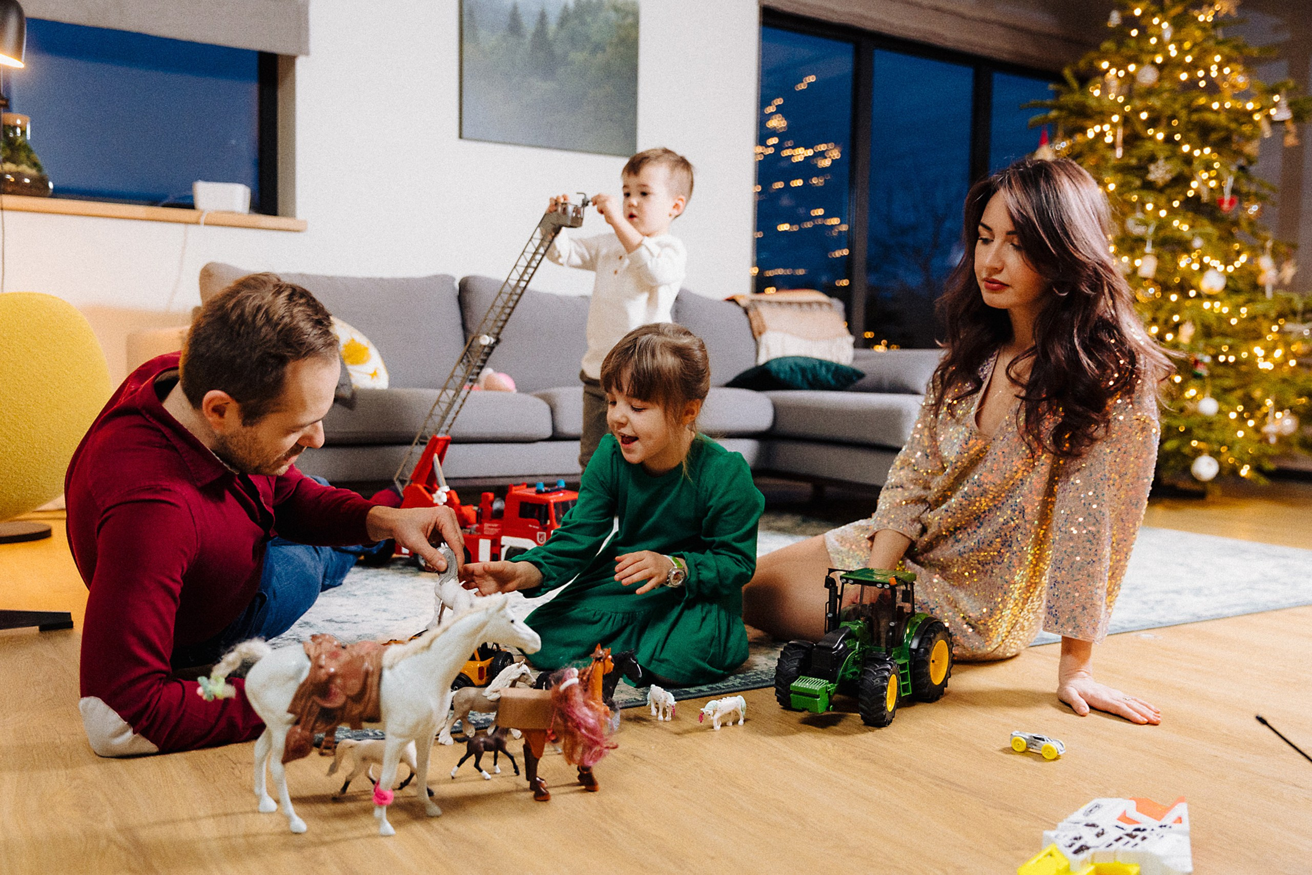 Christmas and New Year photo sessions in Riga, Latvia in studio. Evgeny Timofeyev | Wedding & Content photographer and videographer
