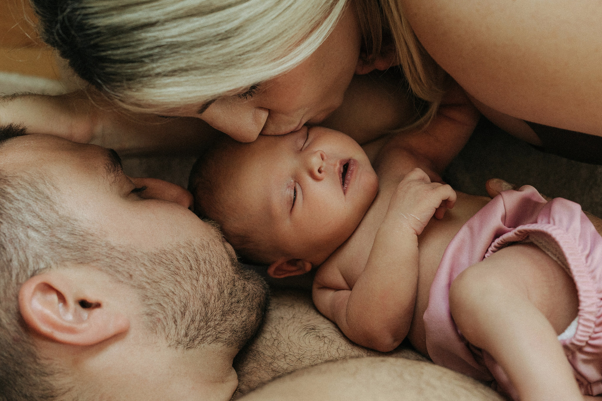Newborn Photography at Home – Soft & Natural Moments. Alisa Tant — Family and newborn photographer Bucks County, Montgomery county, Philadelphia, NJ