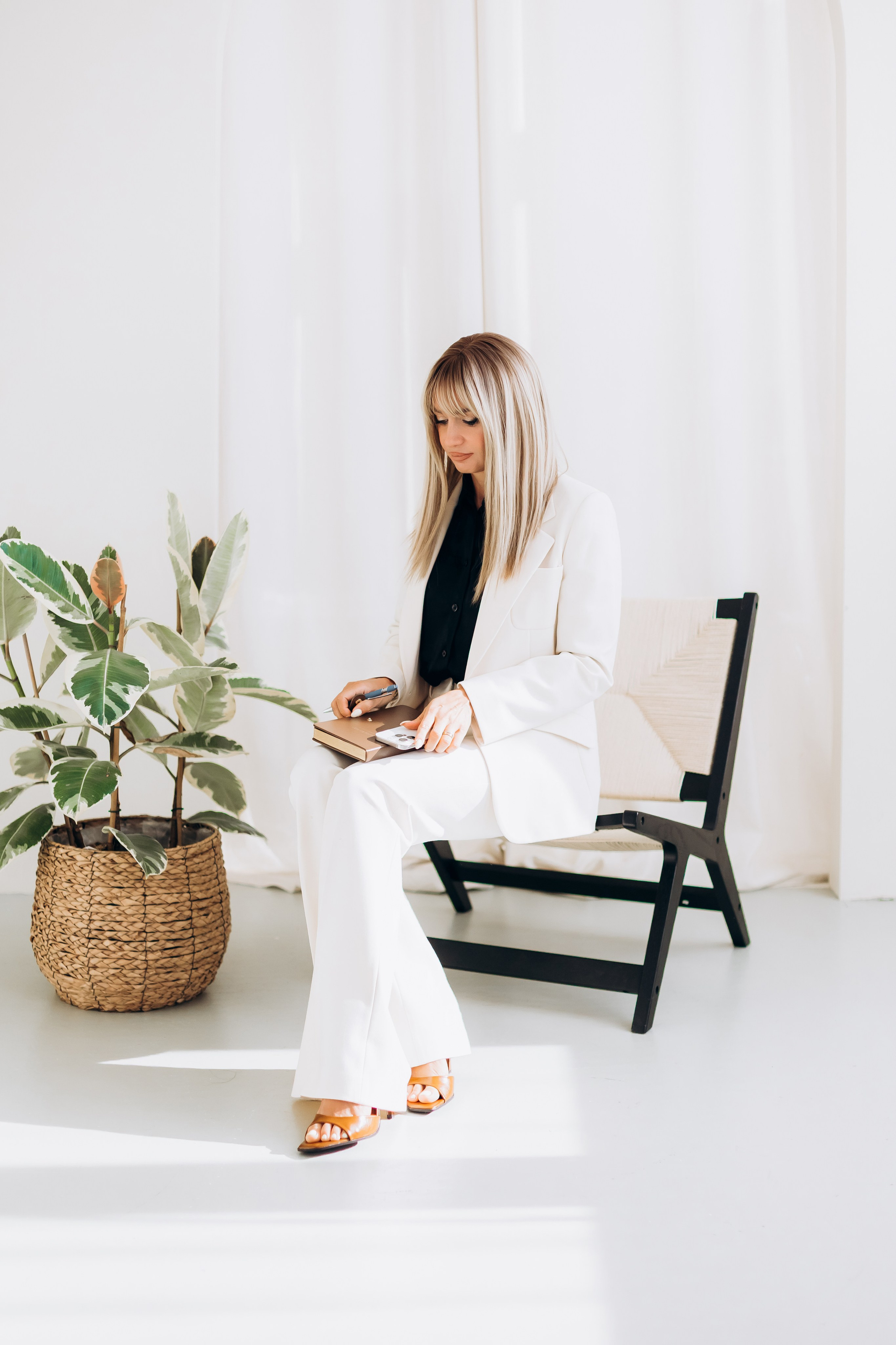 Anastasia (business portrait). Wedding and Family Photograph