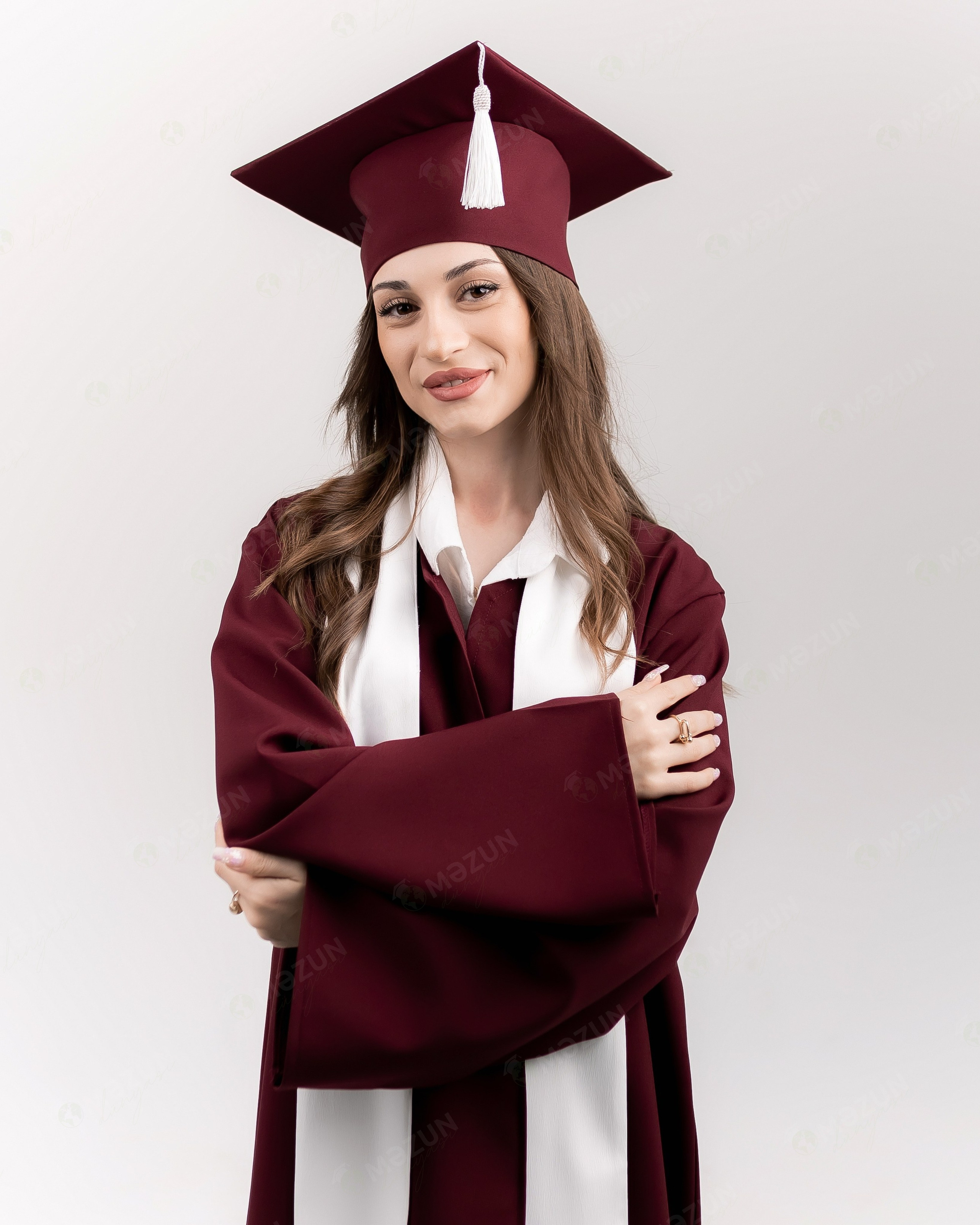 Bordo. Məzun geyimləri və akssesuarları