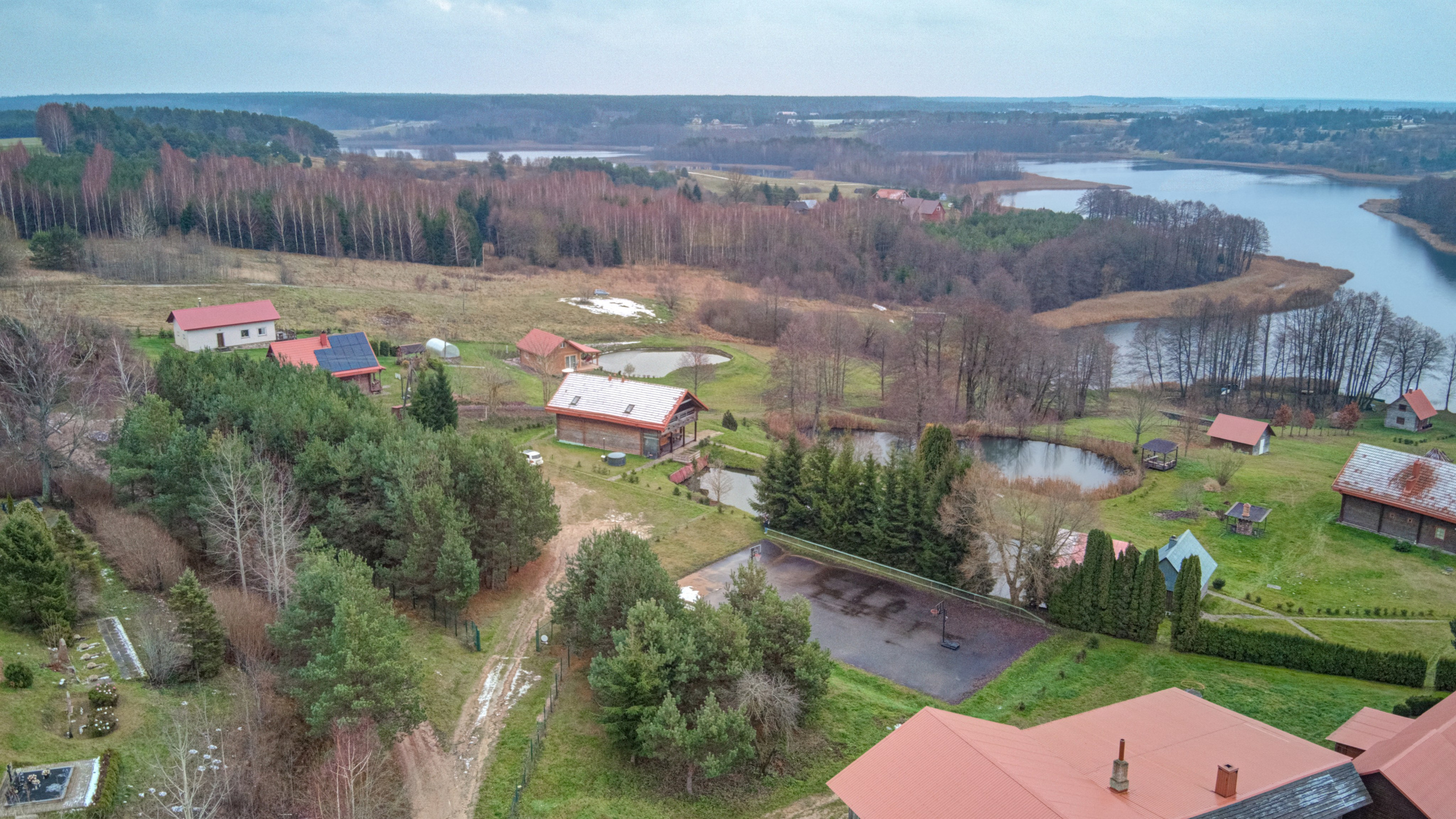 Trakų raj. sodyba. Elina Sapiega fotografė Vilniuje