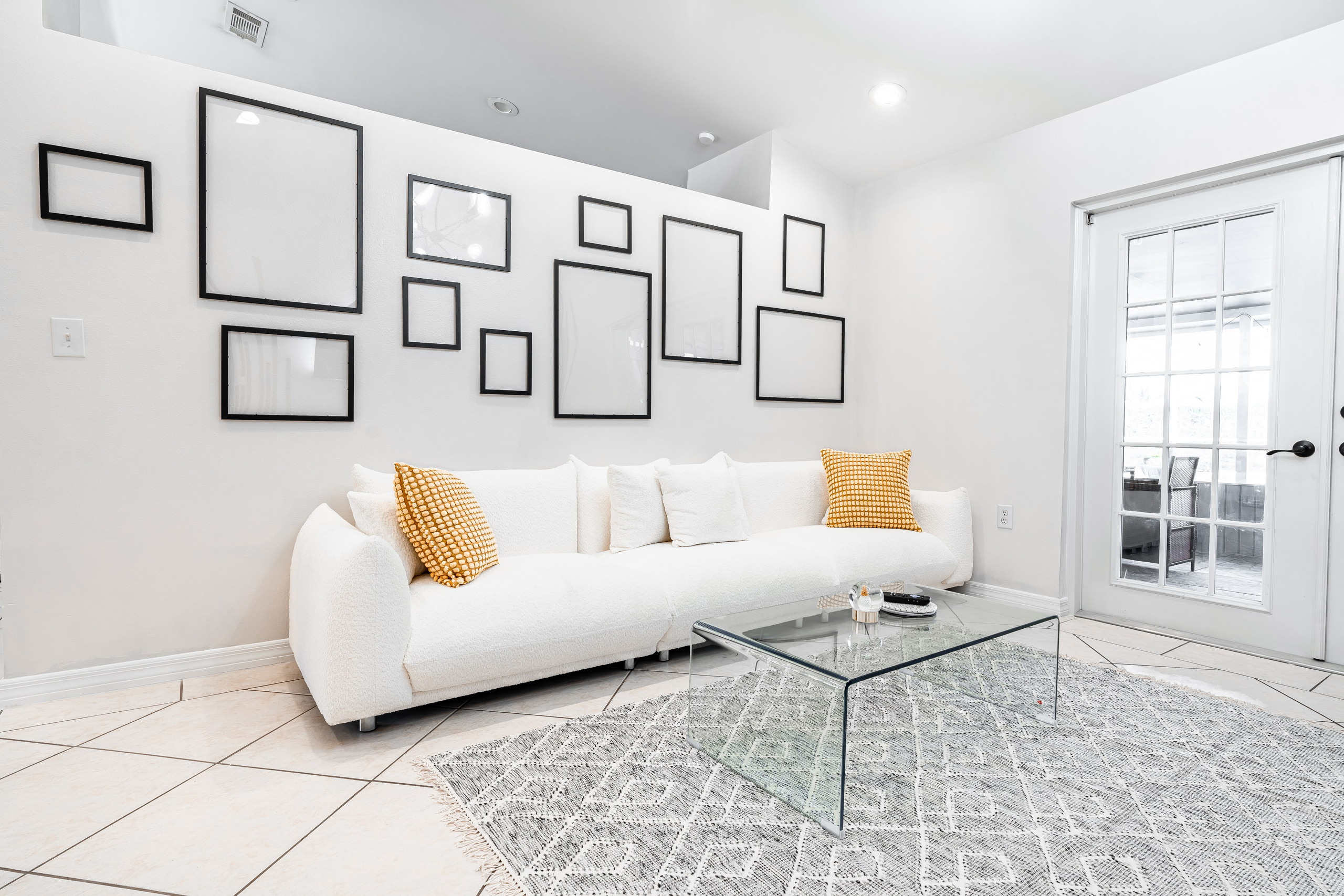 The house is for Rent AirBNB: https://ru.airbnb.com/rooms/1023445326769536774?_set_bev_on_new_domain=1702356155_MDFhNDI0ZDdjMDhj&source_impression_id=p3_1702356155_K3LTjNJeF83QUyI0