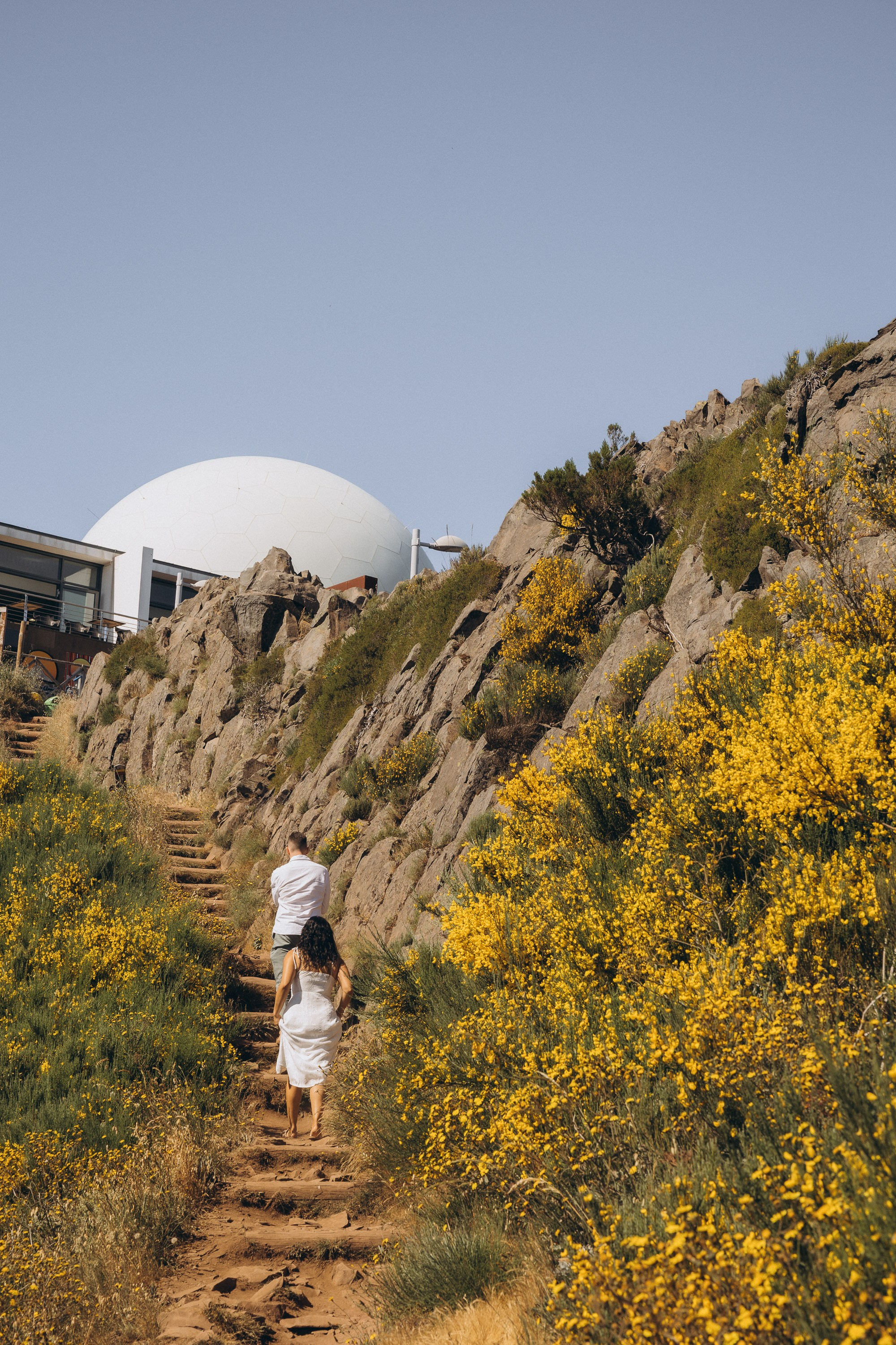 Proposal at Pico do Arieiro, Madeira – romantic engagement with breathtaking mountain views, capturing intimate moments in nature.