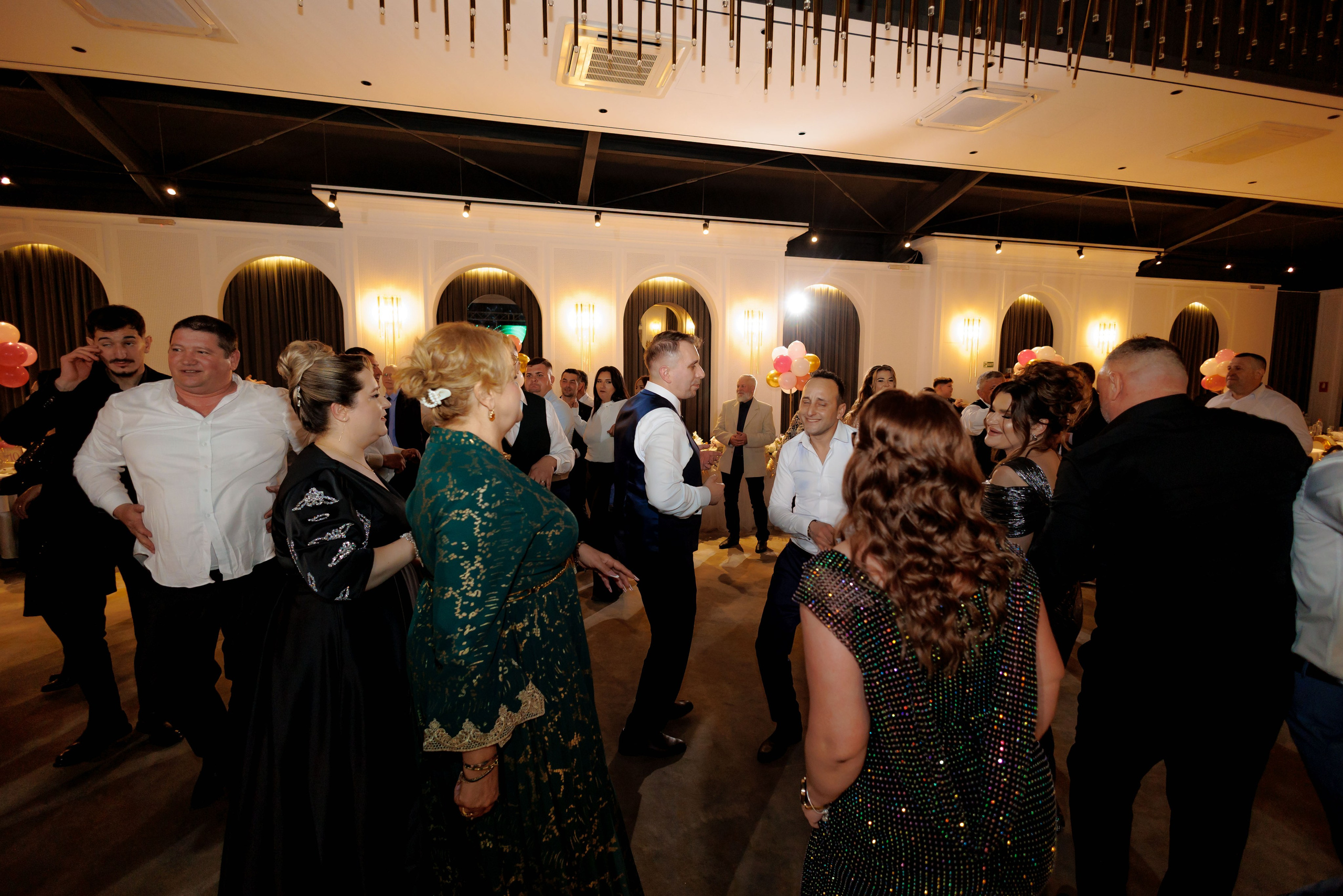 Povestea voastră, regizată de noi |Cristi Turculet Videograf Nuntă Suceava | wedding highlight. Servicii foto-video profesionale, pentru momente de neuitat